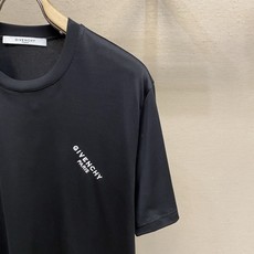 🌟🌟,,Givenchy新款短袖yyds😍 日常出门闭眼搭 定制纯棉弹力棉面料短袖T恤 魅力在于创造了简约奢华感的时尚 🌟🌟,,Givenchy新款短袖yyds😍 日常出门闭眼搭 定制纯棉弹力棉面料短袖T恤 魅力在于创造了简约奢华感的时尚
