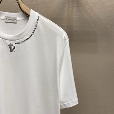 🌟🌟,,Moncler 新款短袖yyds😍 日常出门闭眼搭 定制纯棉弹力棉面料短袖T恤 魅力在于创造了简约奢华感的时尚 🌟🌟,,Moncler 新款短袖yyds😍 日常出门闭眼搭 定制纯棉弹力棉面料短袖T恤 魅力在于创造了简约奢华感的时尚