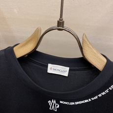 🌟🌟,,Moncler 新款短袖yyds😍 日常出门闭眼搭 定制纯棉弹力棉面料短袖T恤 魅力在于创造了简约奢华感的时尚 🌟🌟,,Moncler 新款短袖yyds😍 日常出门闭眼搭 定制纯棉弹力棉面料短袖T恤 魅力在于创造了简约奢华感的时尚