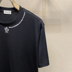 🌟🌟,,Moncler 新款短袖yyds😍 日常出门闭眼搭 定制纯棉弹力棉面料短袖T恤 魅力在于创造了简约奢华感的时尚 🌟🌟,,Moncler 新款短袖yyds😍 日常出门闭眼搭 定制纯棉弹力棉面料短袖T恤 魅力在于创造了简约奢华感的时尚