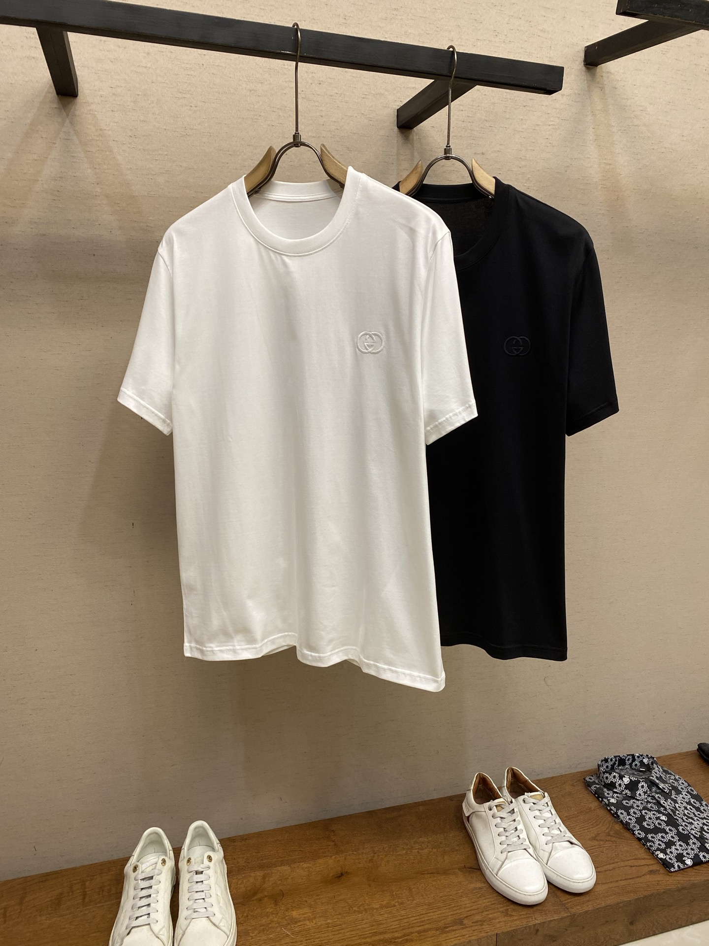 🌟🌟,,Gucci 新款短袖yyds😍 日常出门闭眼搭 定制纯棉弹力棉面料短袖T恤 魅力在于创造了简约奢华感的时尚,随 🌟🌟,,Gucci 新款短袖yyds😍 日常出门闭眼搭 定制纯棉弹力棉面料短袖T恤 魅力在于创造了简约奢华感的时尚,随