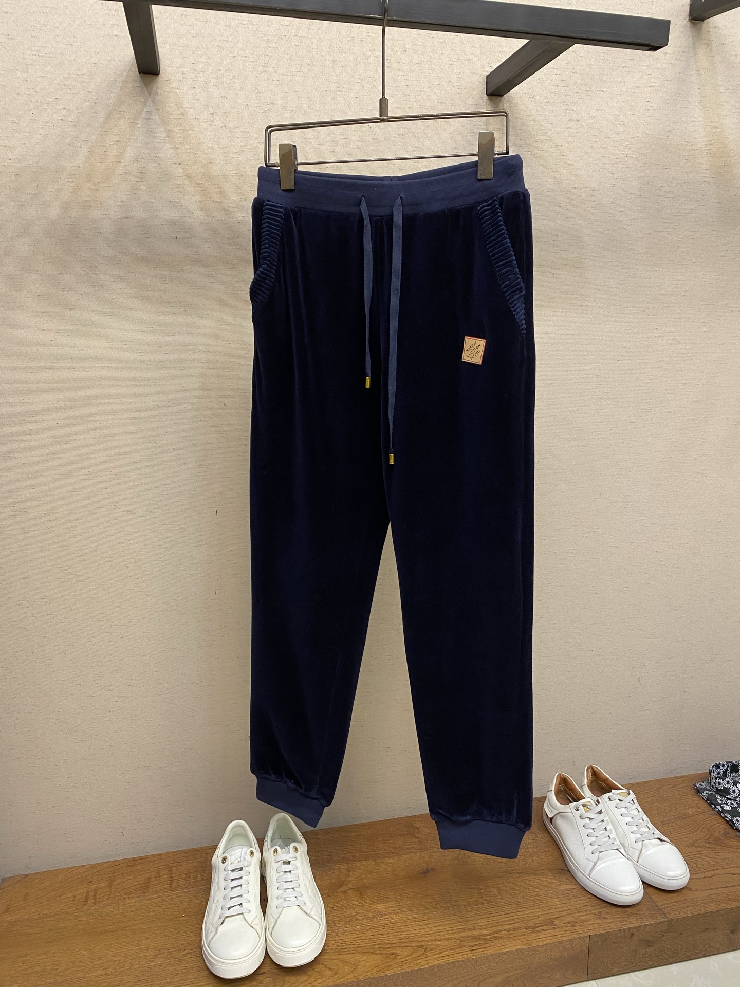 。（裤子）🌟🌟1V 丝绒纯色抽绳针织运动裤 正品16000购入 定染100%棉丝绒400克 定染100%