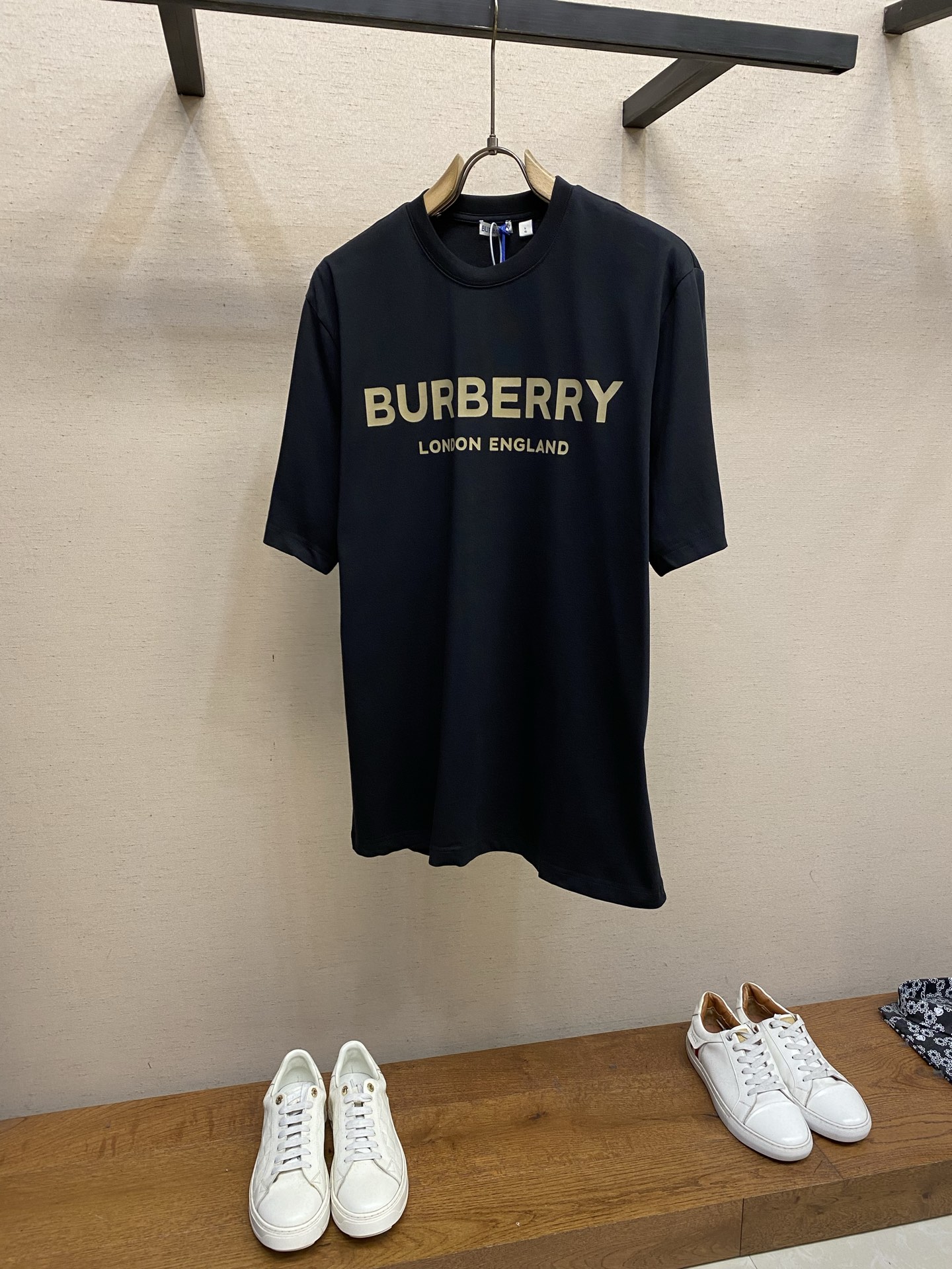 NO:930983,BBR Letter Printed Round Neck Pullover Short Sleeve T-Shirt Authentic Purchased at 2439 New Silk Cotton 210g 1*1 Stretch Rib 300g Glue Printing Fabric Enzyme Wash Customized 11 Trademarks Fitted Version!  !  !  !  Size S-XL,,T-shirt,tees,t-shirt,19860909BBR 字母印花圆领套头短袖T恤 正品2439购入 新丝棉210克 1*1拉架罗纹300克 胶浆印花 面料酵洗 定制11商标 合身版型！！！！ 尺码S-XL,,T-shirt,tees，t-shirt,,Men's clothing