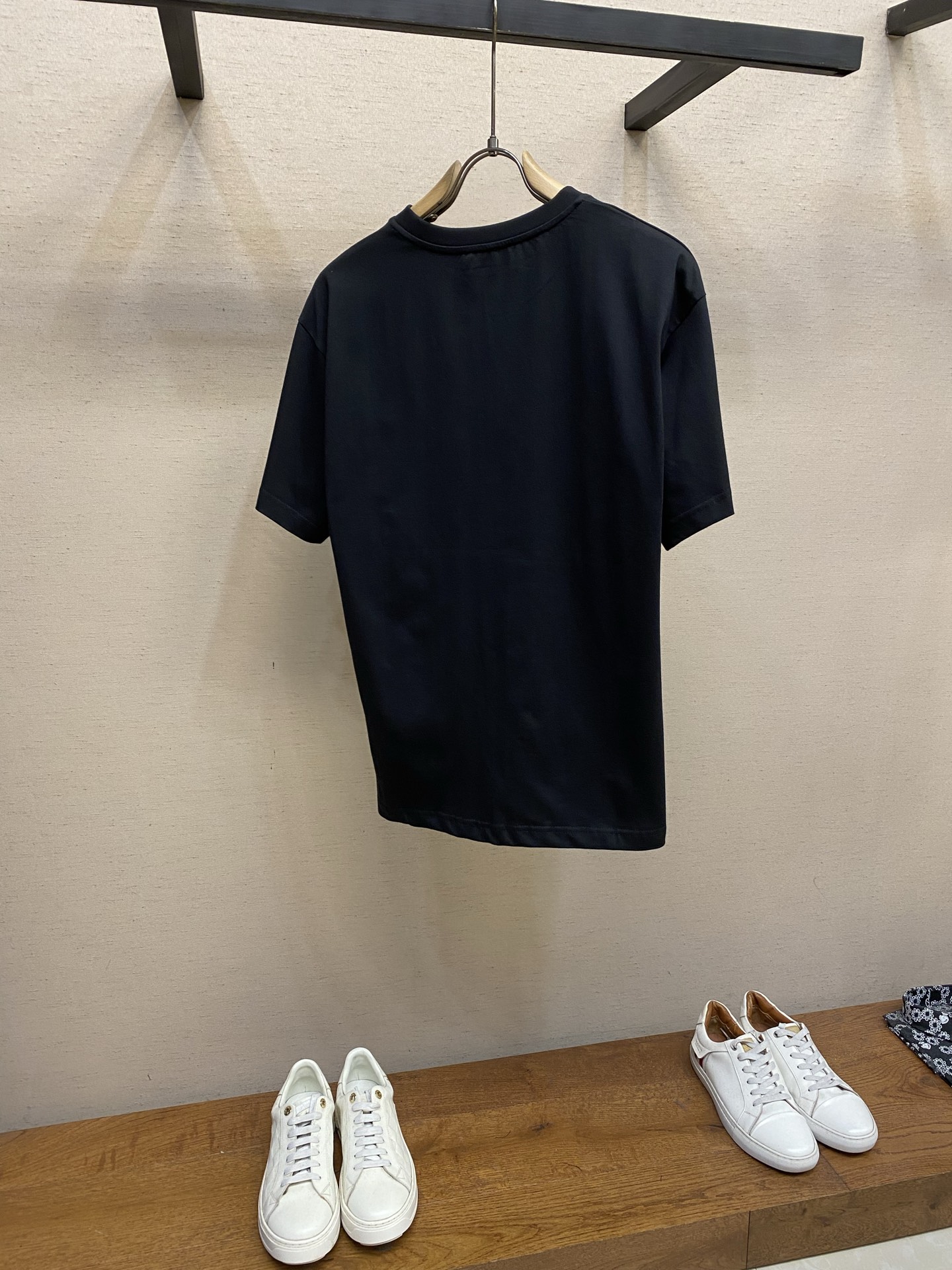 🌟🌟Celine 马车印花圆领短袖发售色系：黑色、白色⚠️原,900购买；纯棉质轻盈面料、马车图案胶浆印