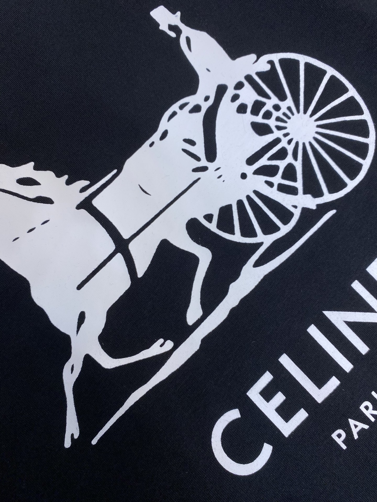 🌟🌟Celine 马车印花圆领短袖发售色系：黑色、白色⚠️原,900购买；纯棉质轻盈面料、马车图案胶浆印
