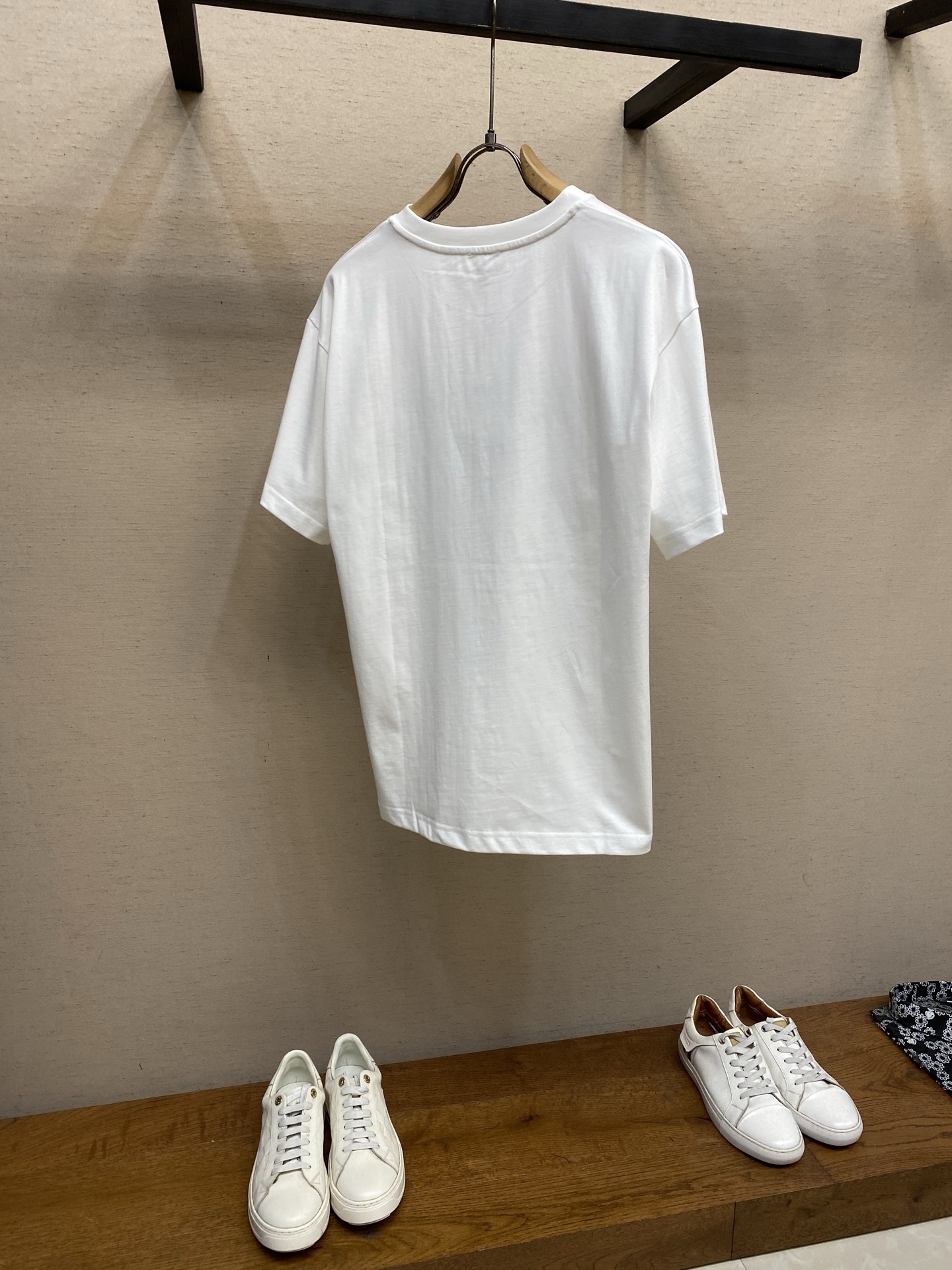 🌟🌟Celine 马车印花圆领短袖发售色系：黑色、白色⚠️原,900购买；纯棉质轻盈面料、马车图案胶浆印