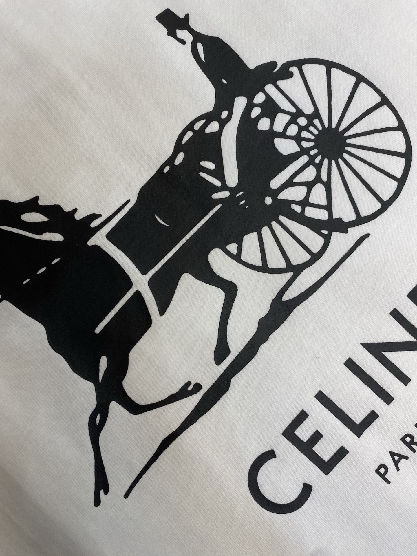🌟🌟Celine 马车印花圆领短袖发售色系：黑色、白色⚠️原,900购买；纯棉质轻盈面料、马车图案胶浆印
