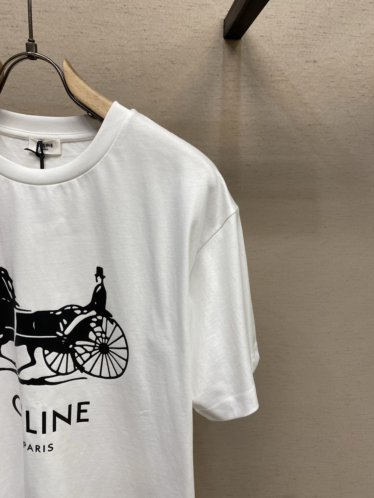 🌟🌟Celine 马车印花圆领短袖发售色系：黑色、白色⚠️原,900购买；纯棉质轻盈面料、马车图案胶浆印