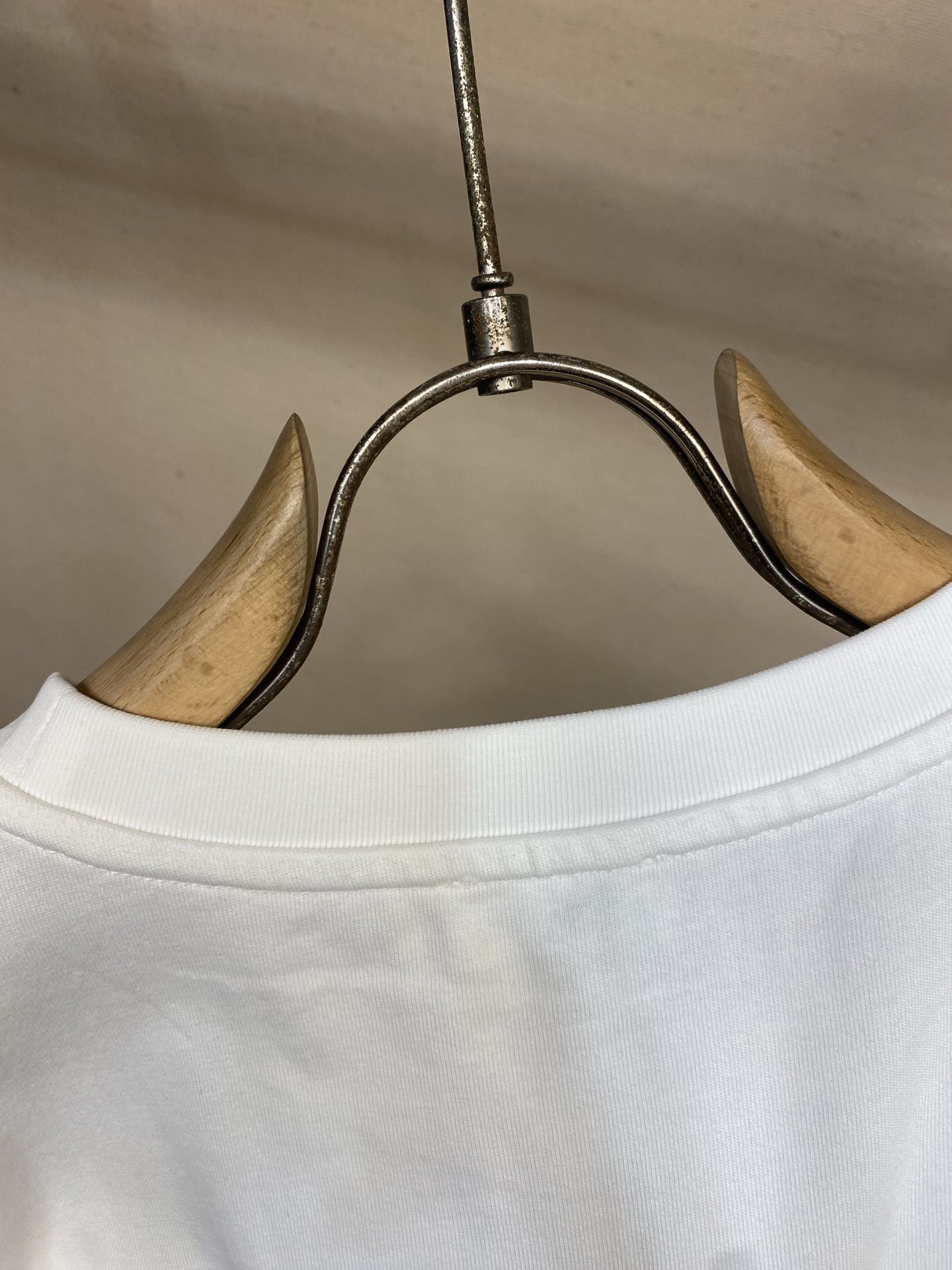 🌟🌟Celine 马车印花圆领短袖发售色系：黑色、白色⚠️原,900购买；纯棉质轻盈面料、马车图案胶浆印