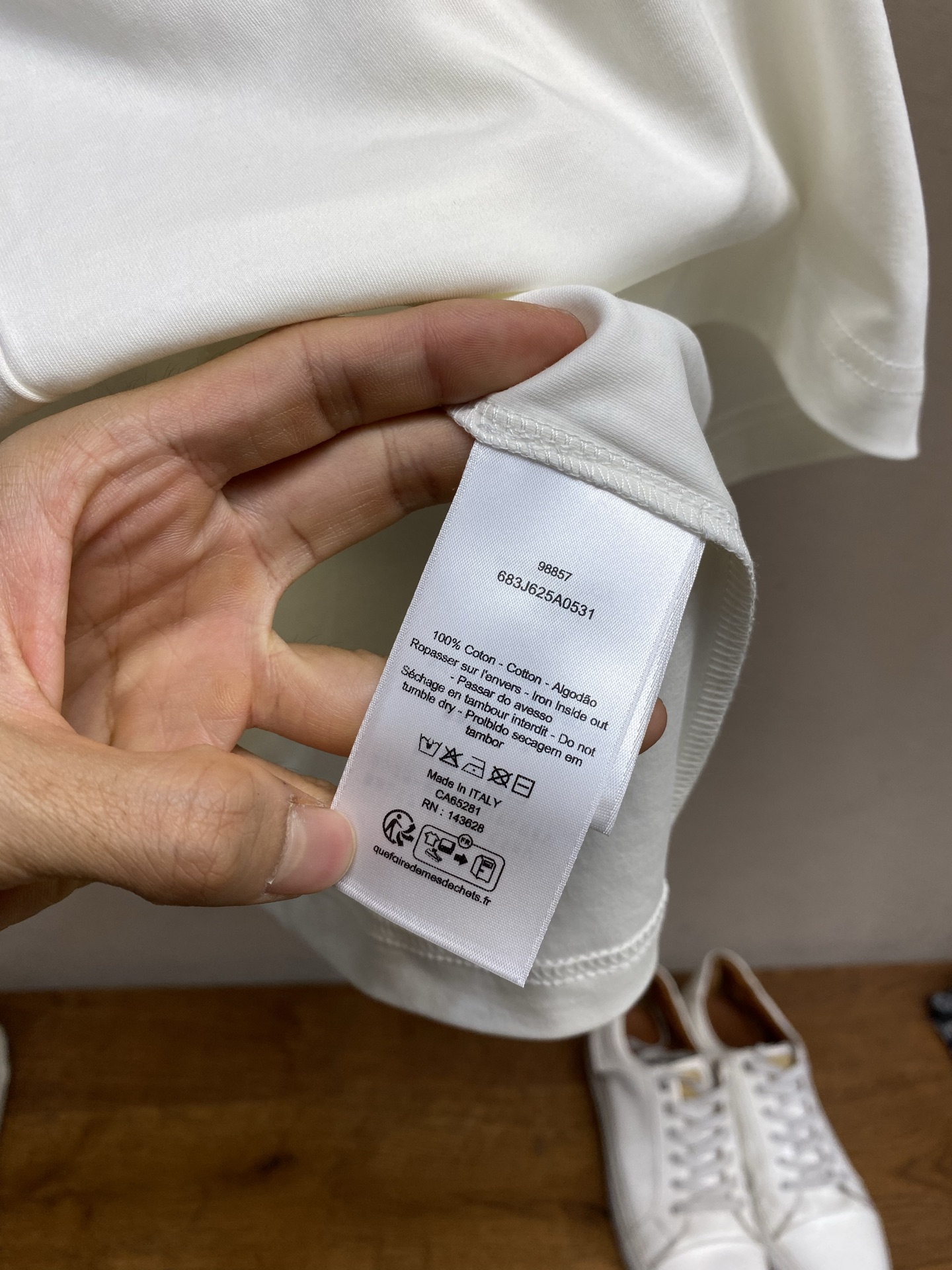 🌟🌟Dior 宣言刺绣圆领短袖发售色系：杏白、黑色⚠️原¥8650购买；单纱双面针织纯棉面料、斜纹挨针刺