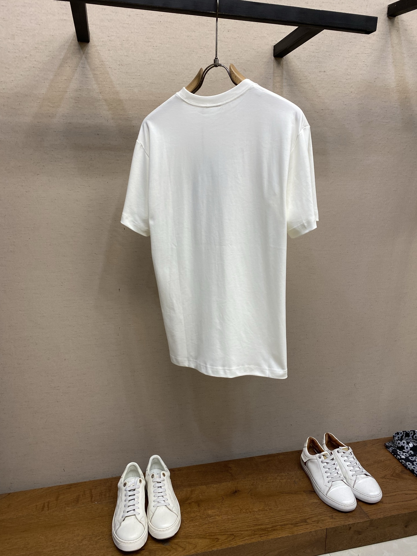 🌟🌟Dior 宣言刺绣圆领短袖发售色系：杏白、黑色⚠️原¥8650购买；单纱双面针织纯棉面料、斜纹挨针刺