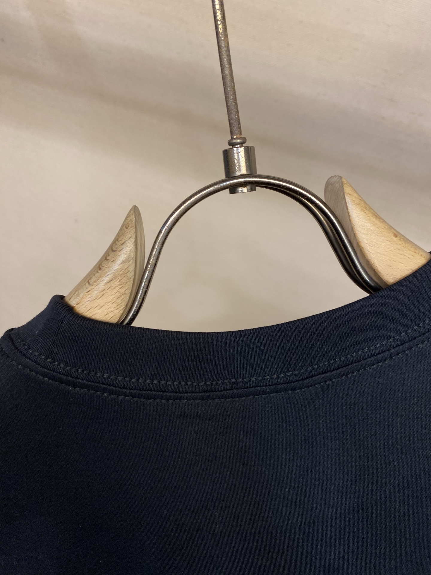 🌟🌟Dior 宣言刺绣圆领短袖发售色系：杏白、黑色⚠️原¥8650购买；单纱双面针织纯棉面料、斜纹挨针刺