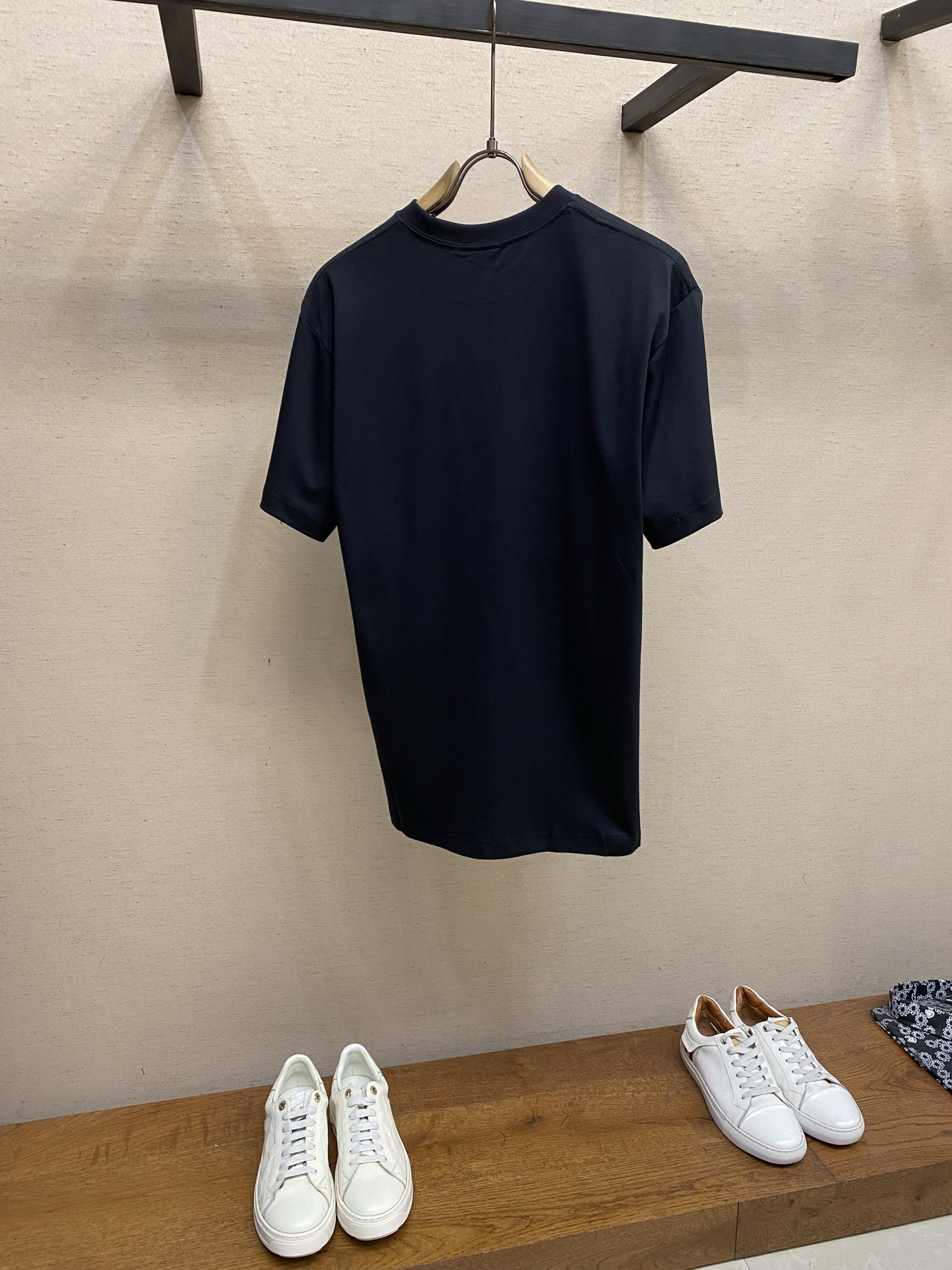 🌟🌟Dior 宣言刺绣圆领短袖发售色系：杏白、黑色⚠️原¥8650购买；单纱双面针织纯棉面料、斜纹挨针刺