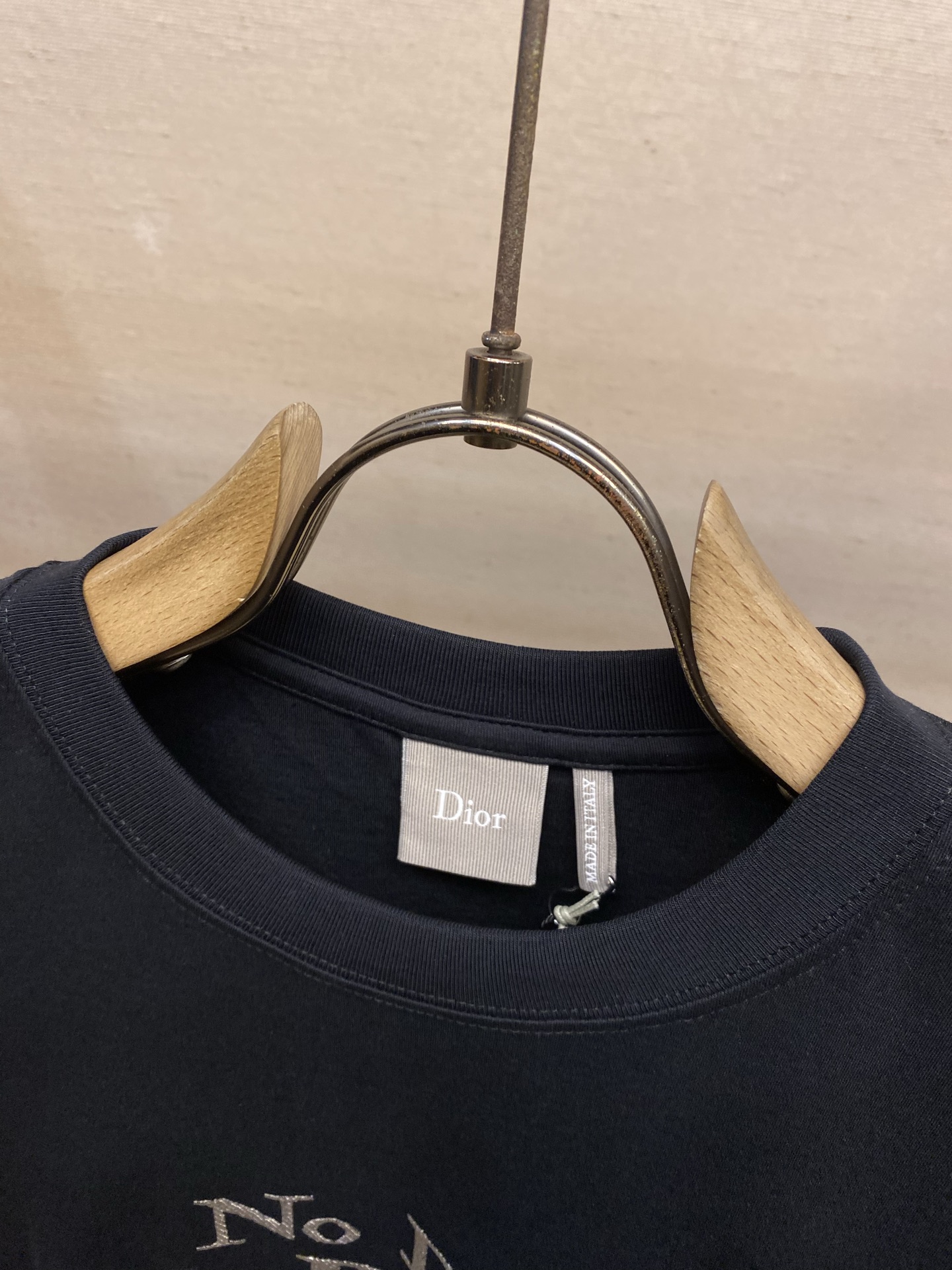 🌟🌟Dior 宣言刺绣圆领短袖发售色系：杏白、黑色⚠️原¥8650购买；单纱双面针织纯棉面料、斜纹挨针刺
