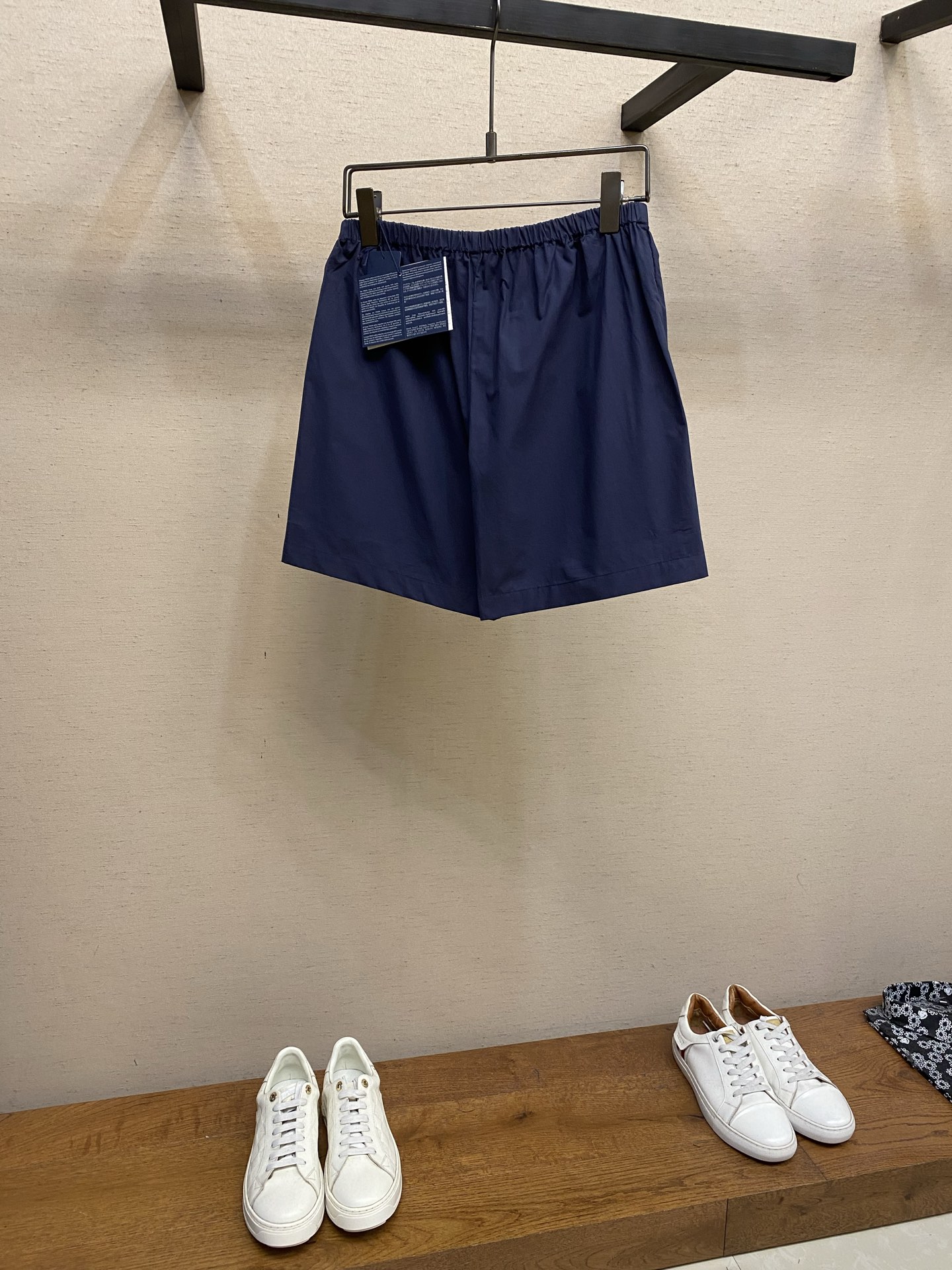 🌟🌟Prada 工装翻盖口袋短裤发售色系：藏蓝、卡其⚠️原,600购买；棉质府绸面料材质、前福翻盖口袋、