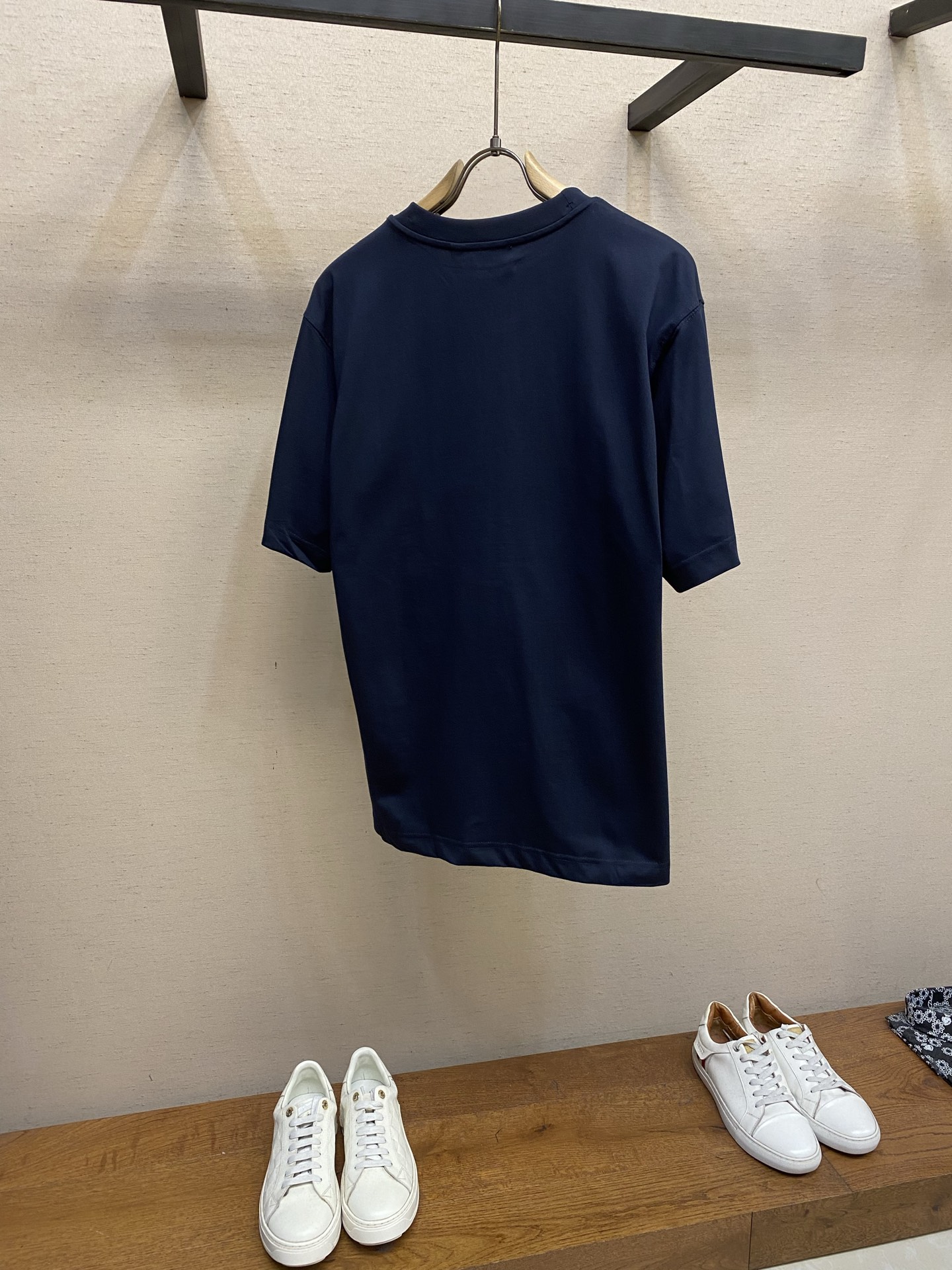 🌟🌟 BBR绒毛马圆领短袖⚠️原,850购买；纯棉平织棉面料、马术骑士徽标、金属感纱线演绎、罗纹针织领口
