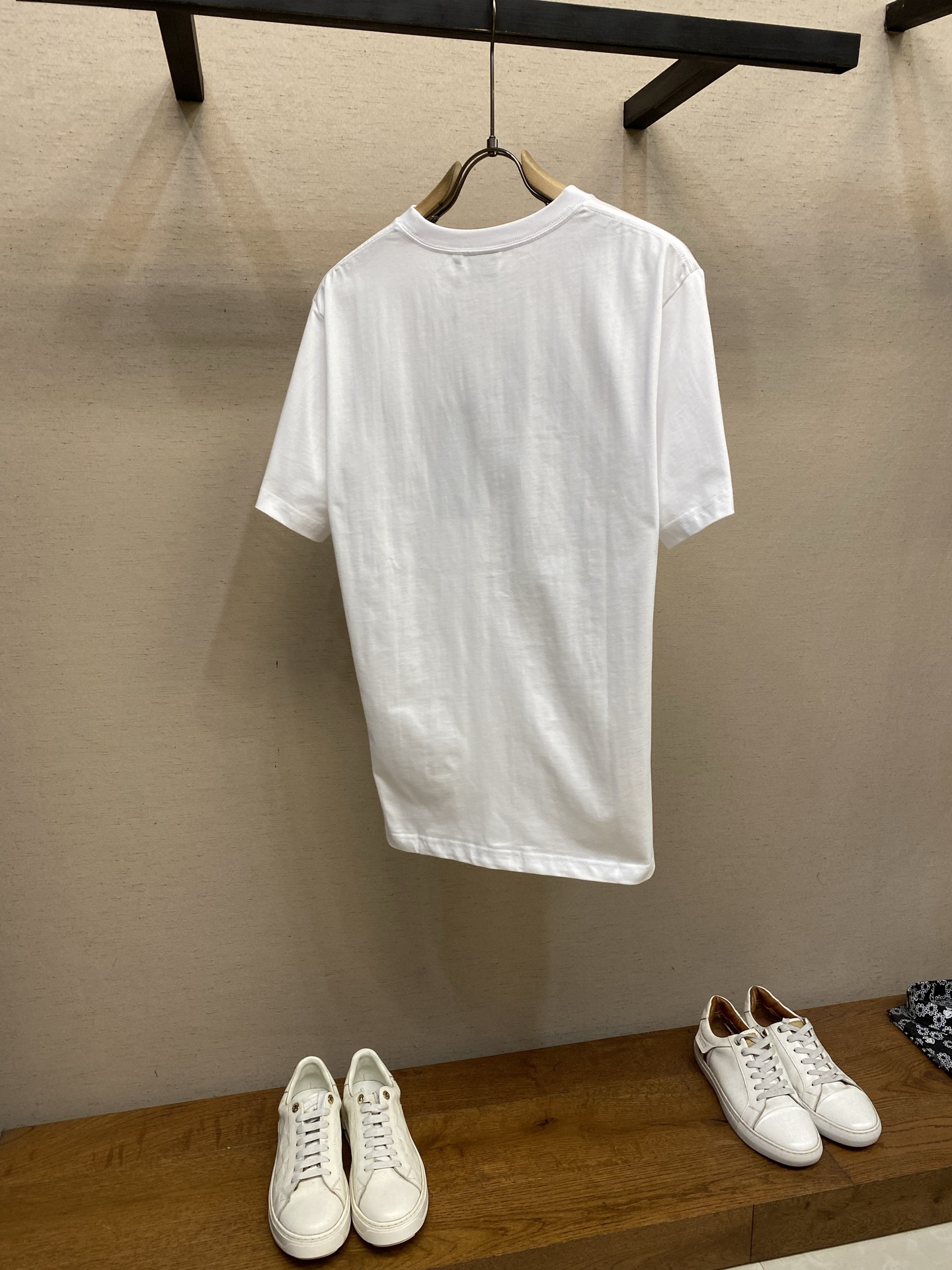🌟🌟Dior 虚线刺绣圆领短袖发售色系：黑色、白色⚠️原¥8050购买；棉质平纹面料、虚线 Revers
