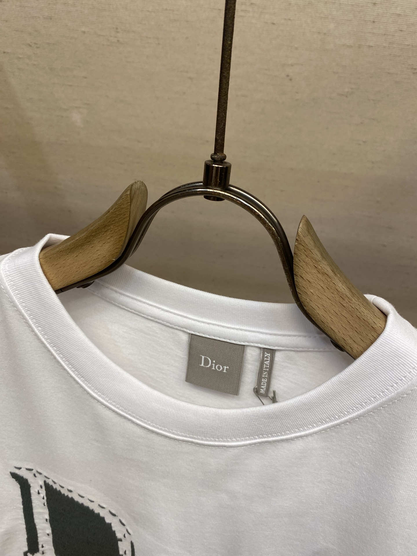 🌟🌟Dior 虚线刺绣圆领短袖发售色系：黑色、白色⚠️原¥8050购买；棉质平纹面料、虚线 Revers