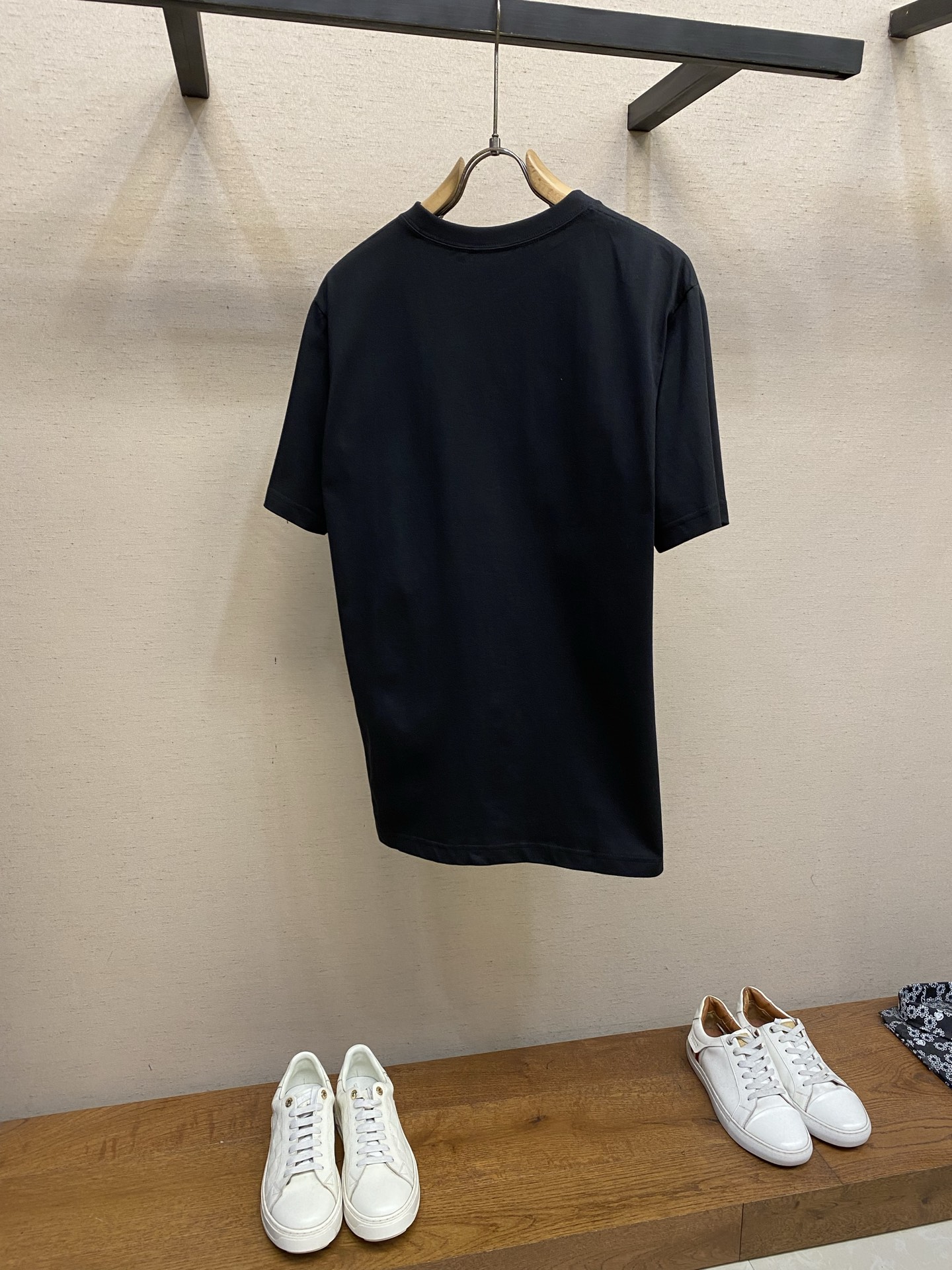 🌟🌟Dior 虚线刺绣圆领短袖发售色系：黑色、白色⚠️原¥8050购买；棉质平纹面料、虚线 Revers