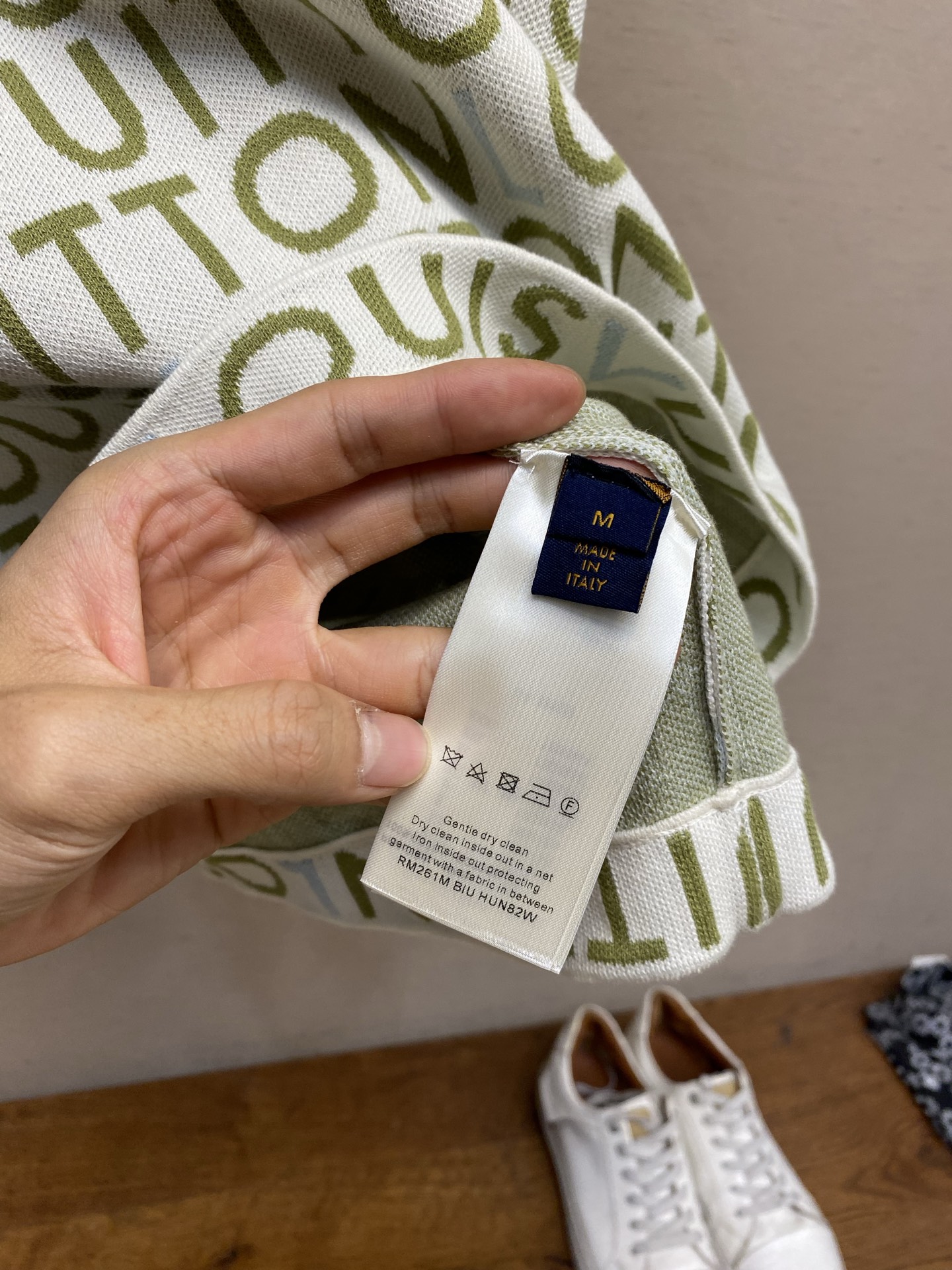 🌟🌟1V 满印提花针织短袖本款短袖圆领衫以全幅 Monogram Heritage 图案回溯棒球主题，可