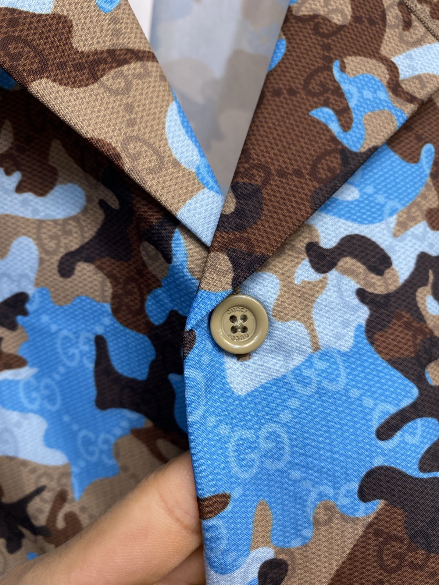 。（上衣）🌟🌟Gucci 26春夏新品，迷彩图案以印花细节匠心呈现，经典双G老花多出对花对位复原，两侧开