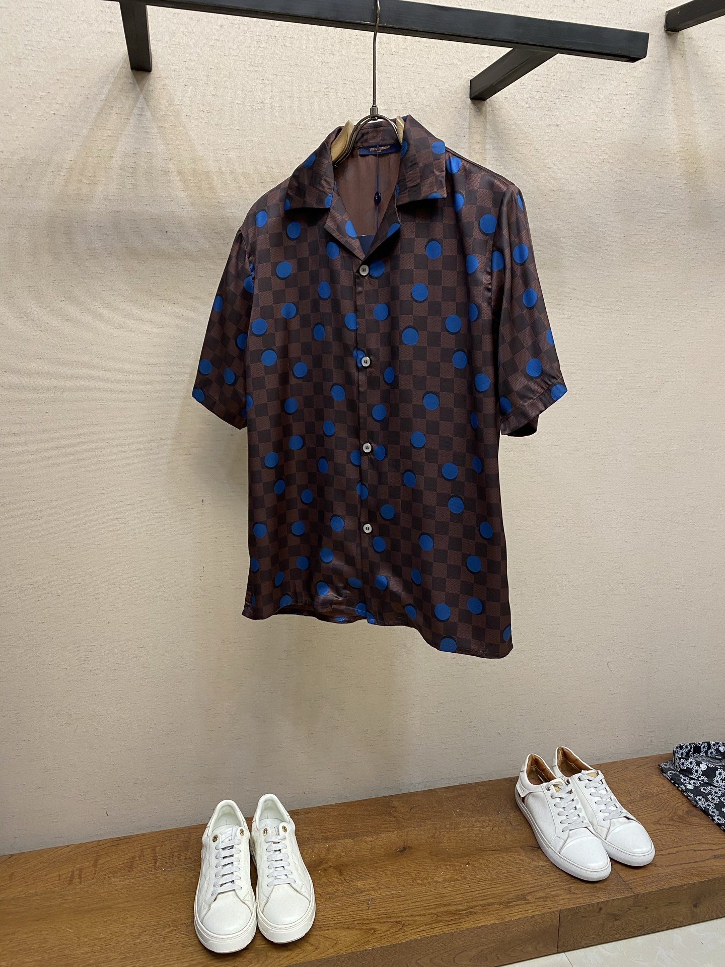 。（上衣）🌟🌟1V 2026春夏新品，通体棋盘格波点印花倍添活力色彩。前中、后领、等多处复花、对位，做工