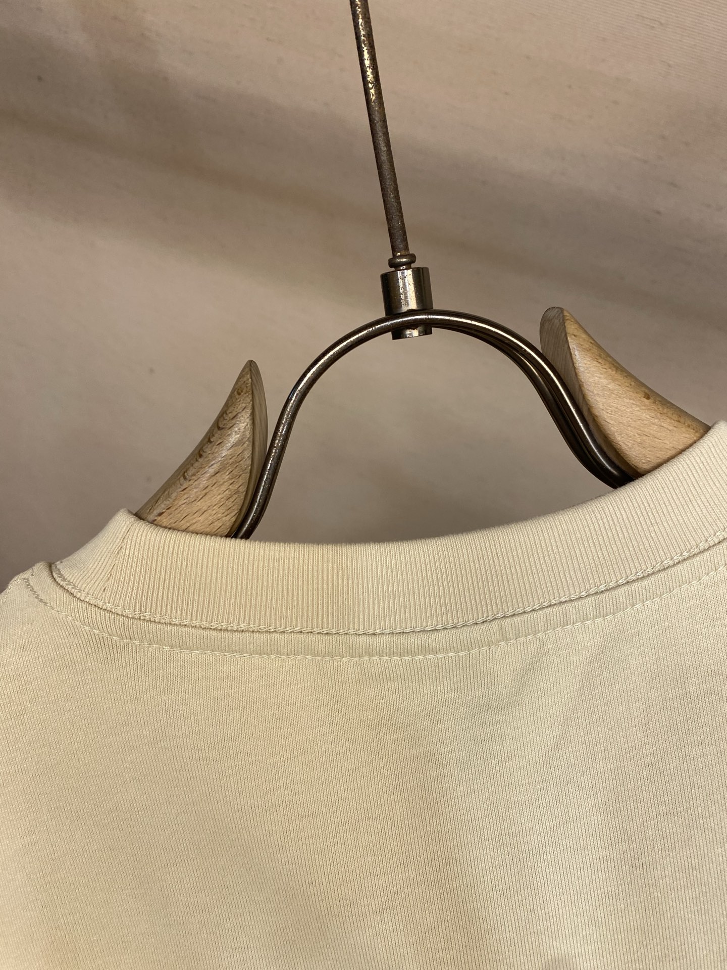 🌟🌟Dior 2026春夏新品，100％全棉300g面料，柔软亲肤，挺阔有垂坠感。四线密边做工精细，前幅