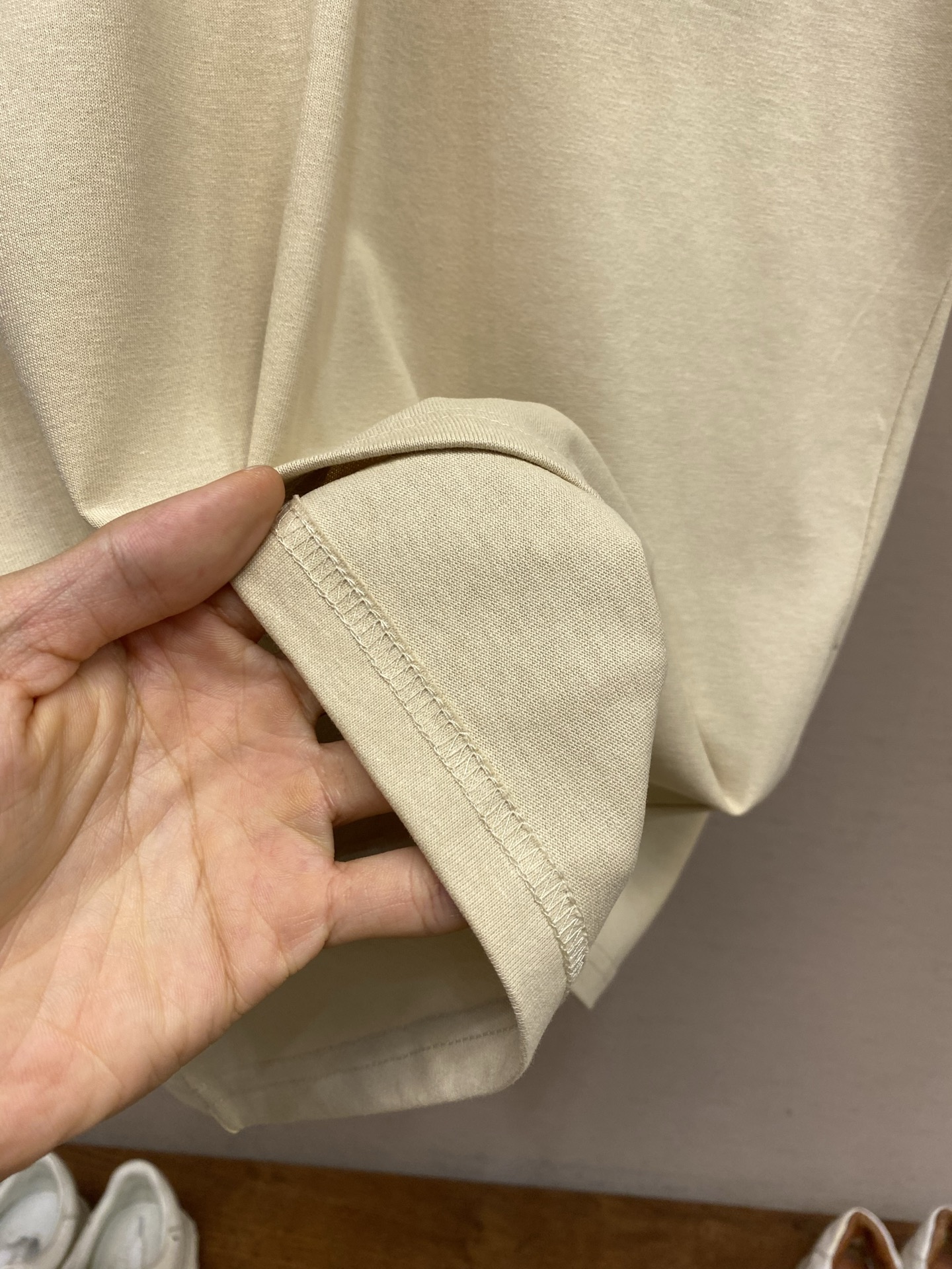 🌟🌟Dior 2026春夏新品，100％全棉300g面料，柔软亲肤，挺阔有垂坠感。四线密边做工精细，前幅