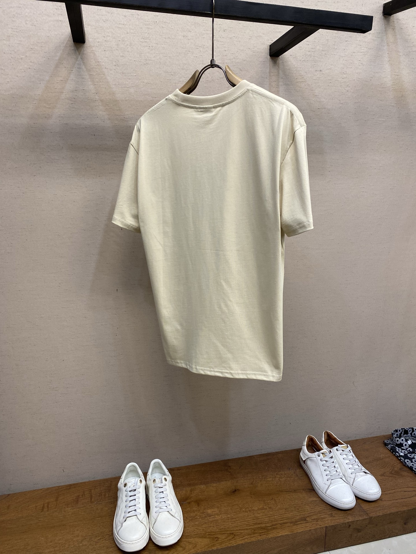🌟🌟Dior 2026春夏新品，100％全棉300g面料，柔软亲肤，挺阔有垂坠感。四线密边做工精细，前幅
