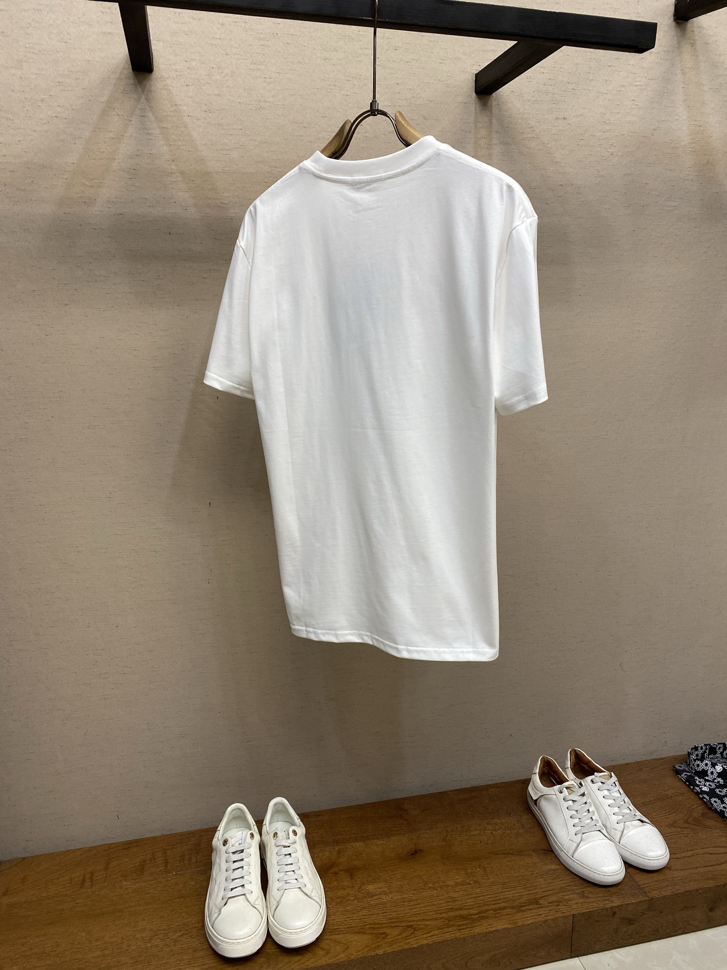 🌟🌟Fendi 2026春夏新品，100％全棉300g面料，柔软亲肤，挺阔有垂坠感。四线密边做工精细，立