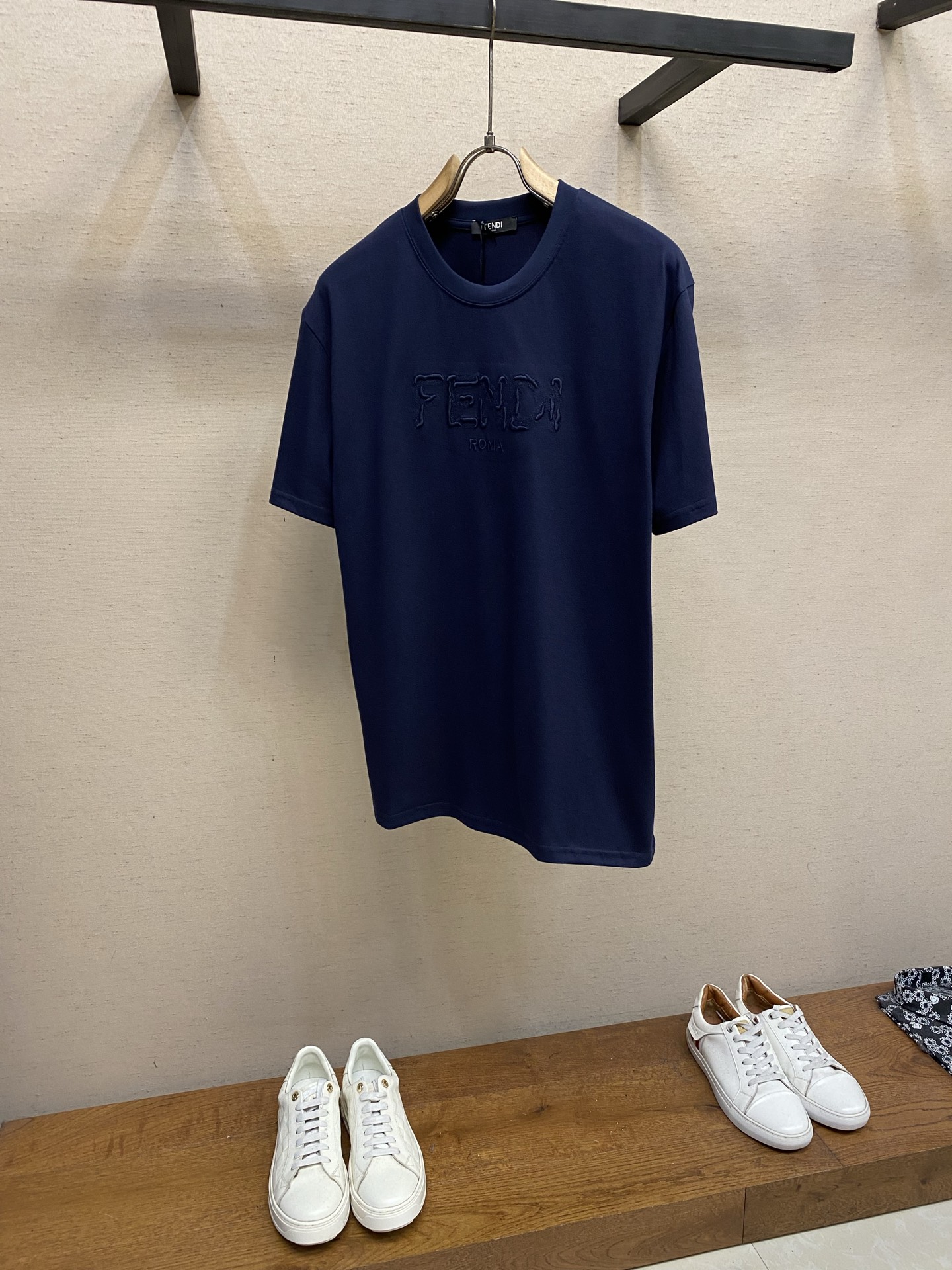 🌟🌟Fendi 2026春夏新品，100％全棉300g面料，柔软亲肤，挺阔有垂坠感。四线密边做工精细，立