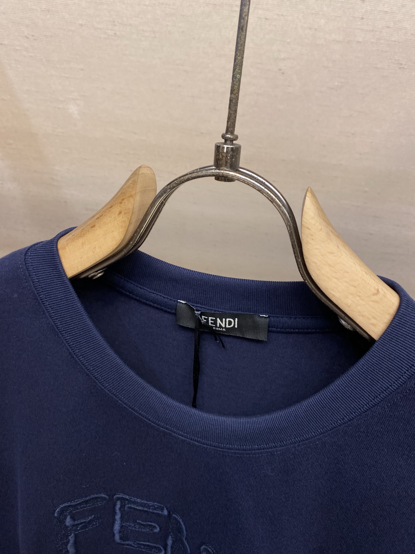 🌟🌟Fendi 2026春夏新品，100％全棉300g面料，柔软亲肤，挺阔有垂坠感。四线密边做工精细，立