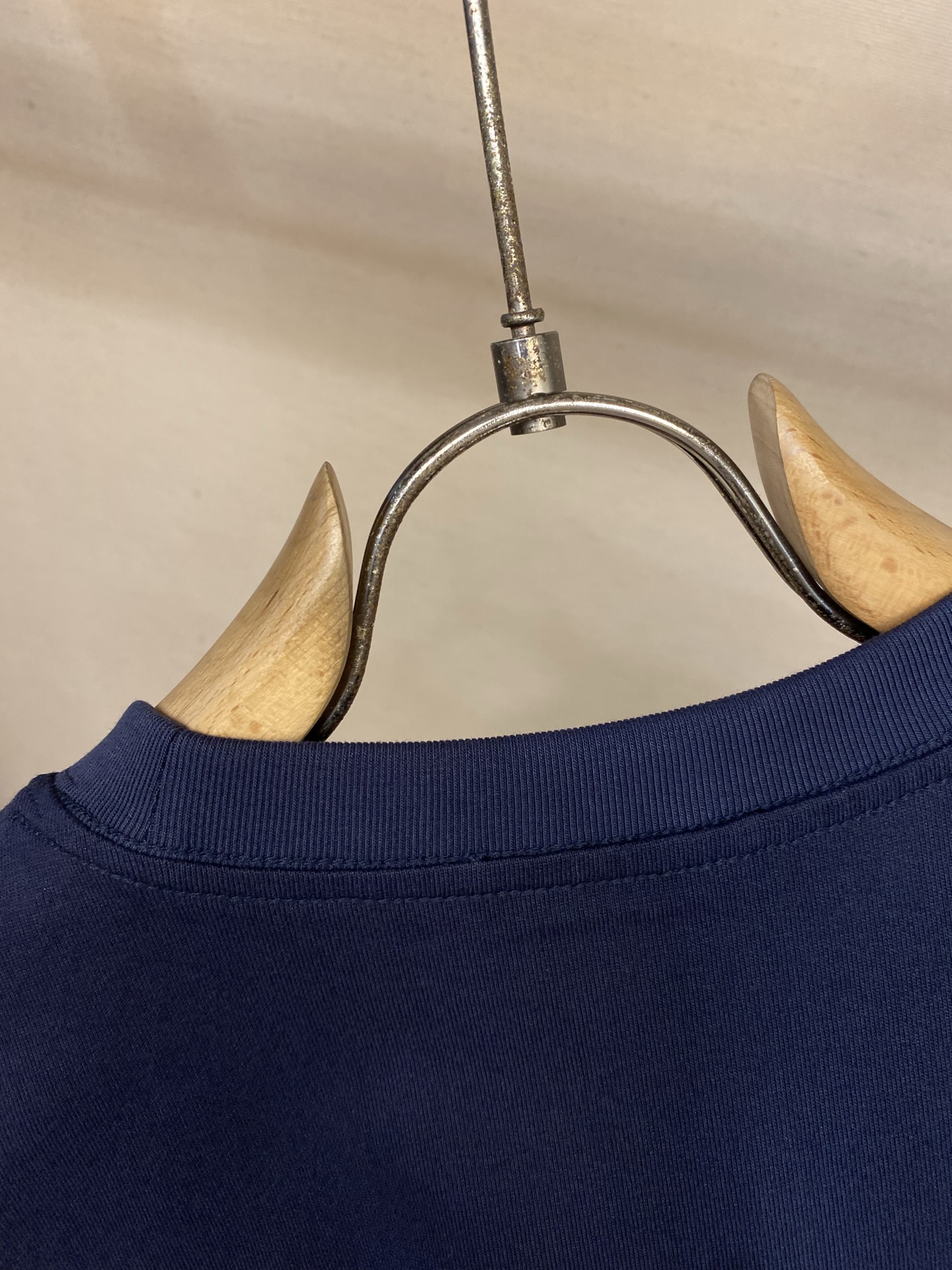 🌟🌟Fendi 2026春夏新品，100％全棉300g面料，柔软亲肤，挺阔有垂坠感。四线密边做工精细，立