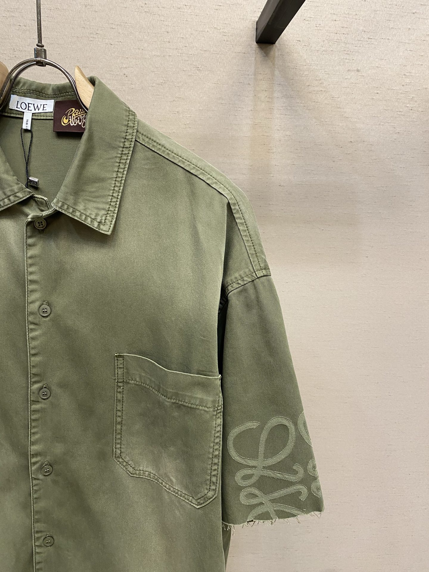 🌟🌟Loewe 罗意威新款 重工洗水渐变烧花logo牛仔衫翻领短袖T恤 定制刻字纽扣 可单穿可外搭尺码：