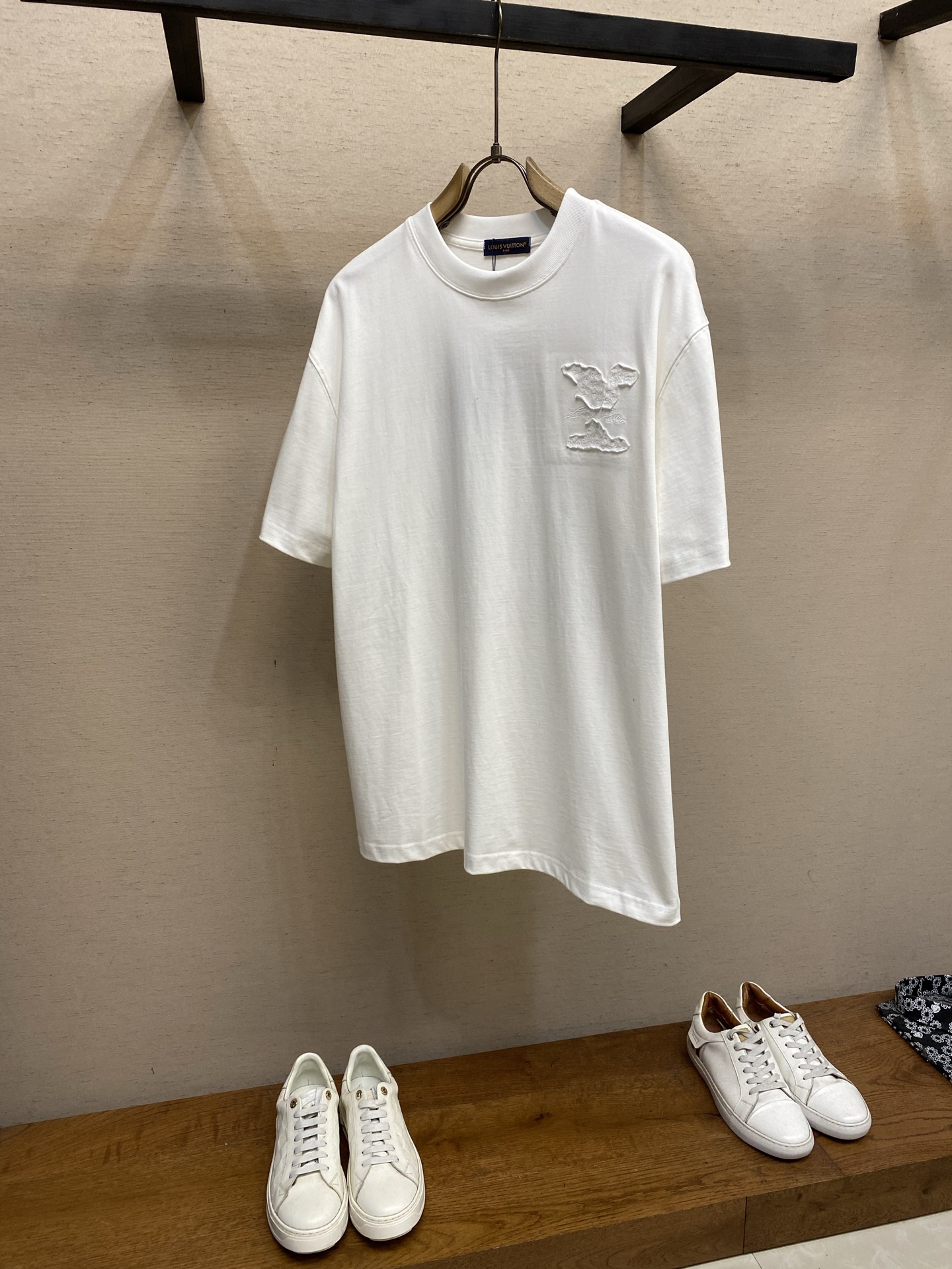 루이비통 구름 로고 자수 반팔 티셔츠 23466 Louis Vuitton T Shirt