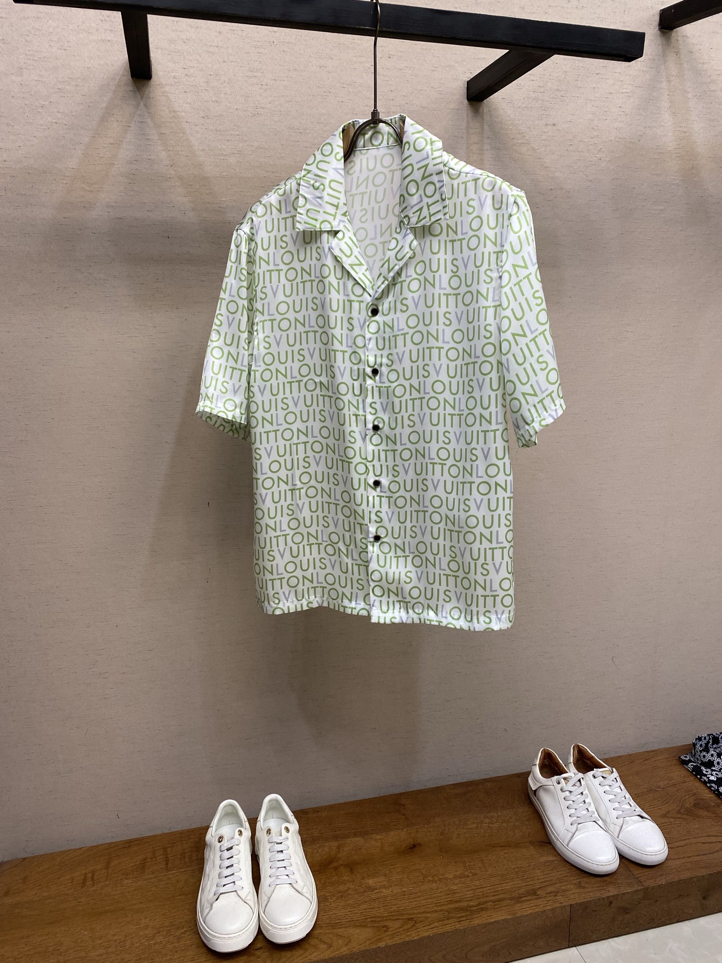 루이비통 로고 프린트 데님 반팔 셔츠 남녀공용 23500 Louis Vuitton T Shirt