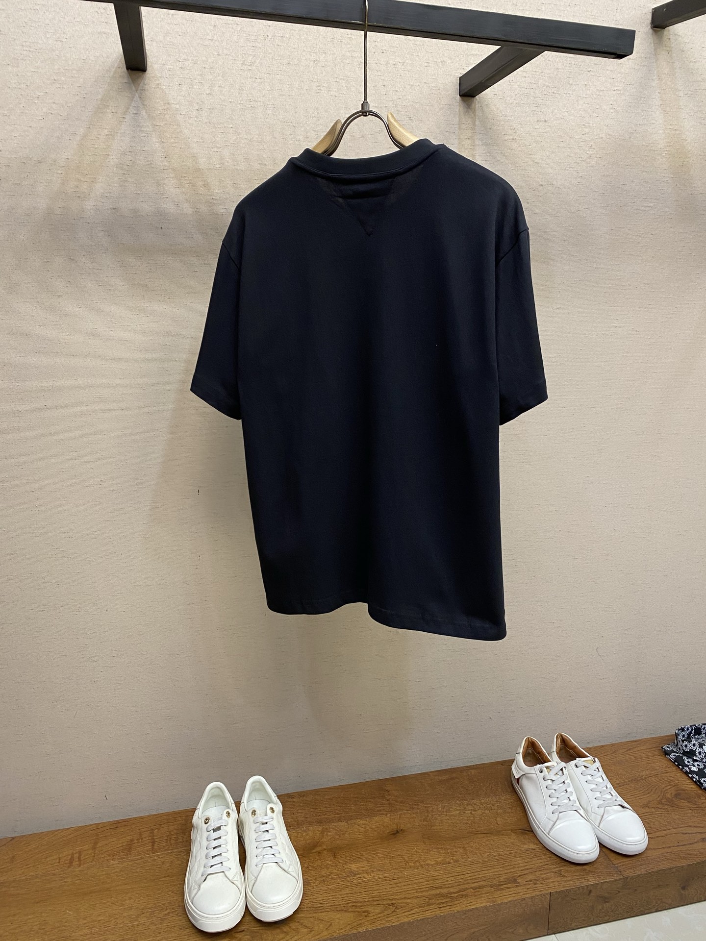 🌟🌟 BV，菱格皮标口袋短袖发售色系：黑色、棕色⚠️原¥6950购买；棉质针织面料、编织绒面革贴饰、袖口