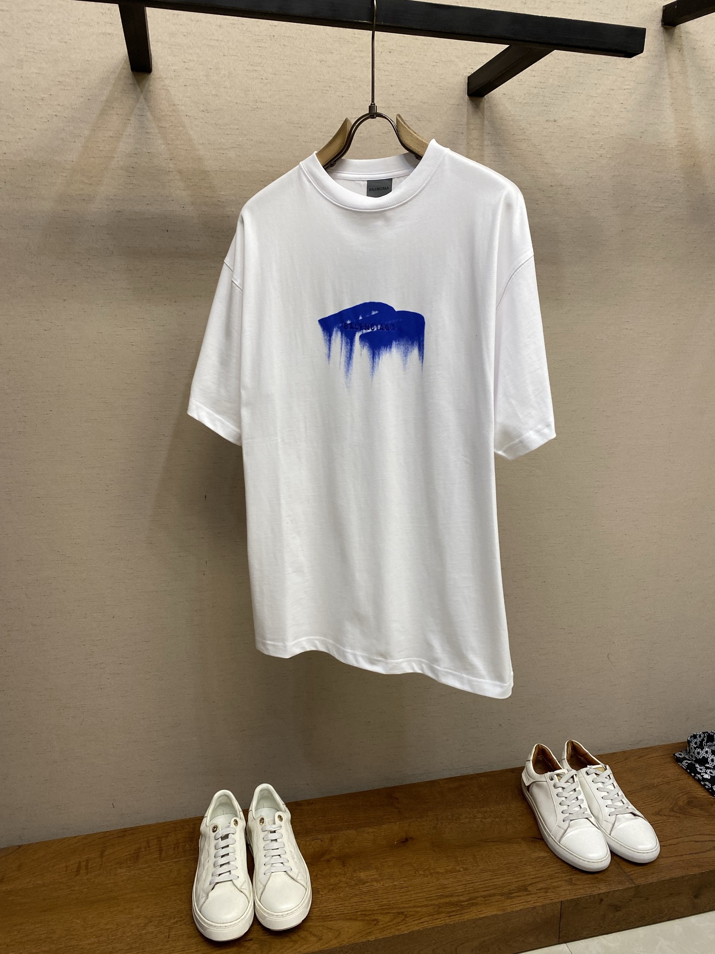 （上衣）🌟🌟Balenciaga ，液化印绣圆领短袖⚠️原¥6150购买；纯棉平纹针织面料、正面饰以we