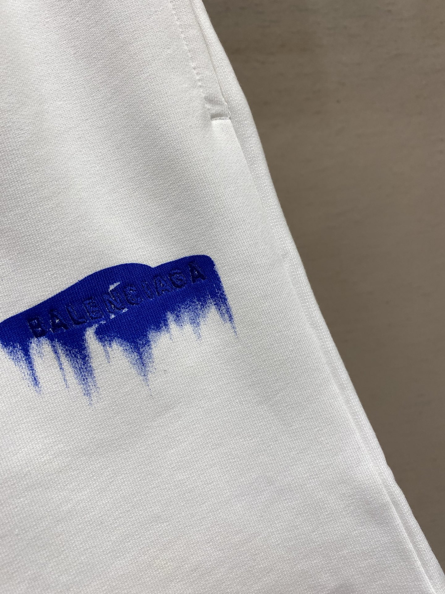 （短裤）🌟🌟Balenciaga ，液化印绣短裤⚠️原¥7850购买；抓绒底复合面料、正面饰以wet b