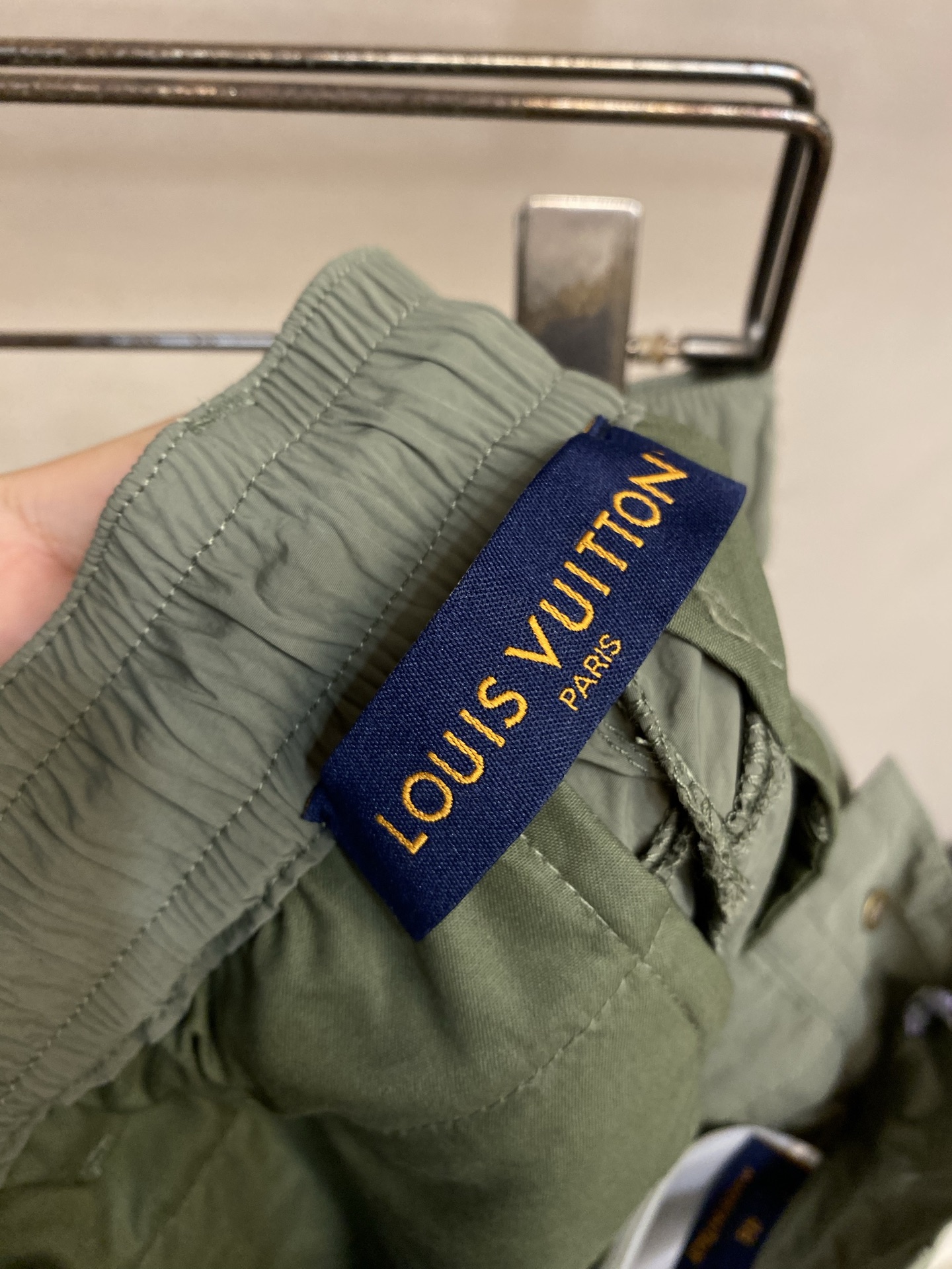 🌟🌟1V ，团队登山长裤⚠️原¥11350购买；科技锦纶梭织面料、做旧金属纽扣门襟、弹力后腰部配有可调节