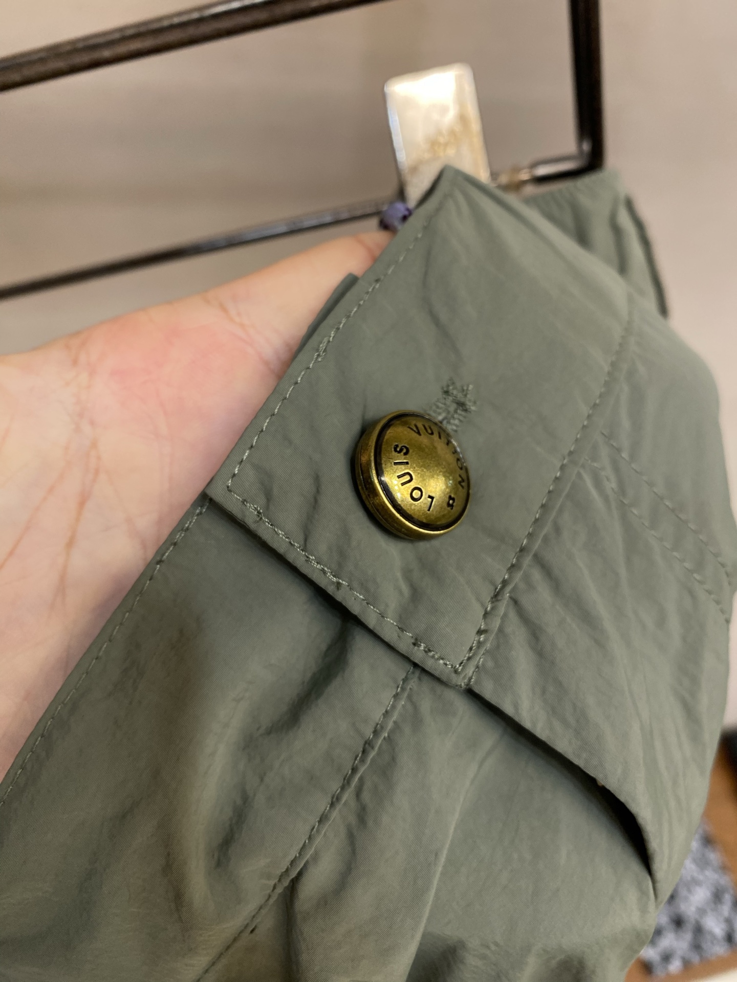 🌟🌟1V ，团队登山长裤⚠️原¥11350购买；科技锦纶梭织面料、做旧金属纽扣门襟、弹力后腰部配有可调节