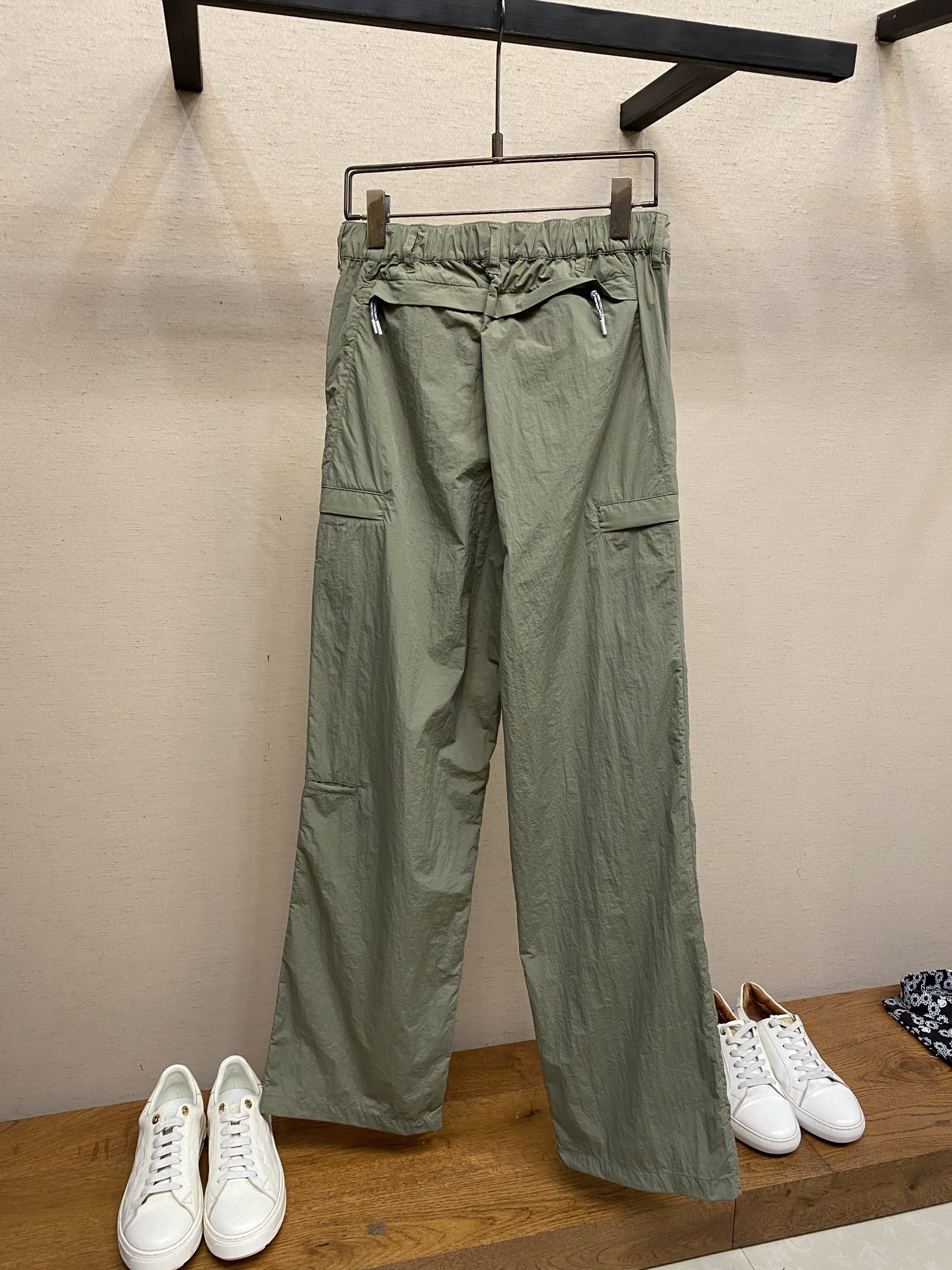 🌟🌟1V ，团队登山长裤⚠️原¥11350购买；科技锦纶梭织面料、做旧金属纽扣门襟、弹力后腰部配有可调节
