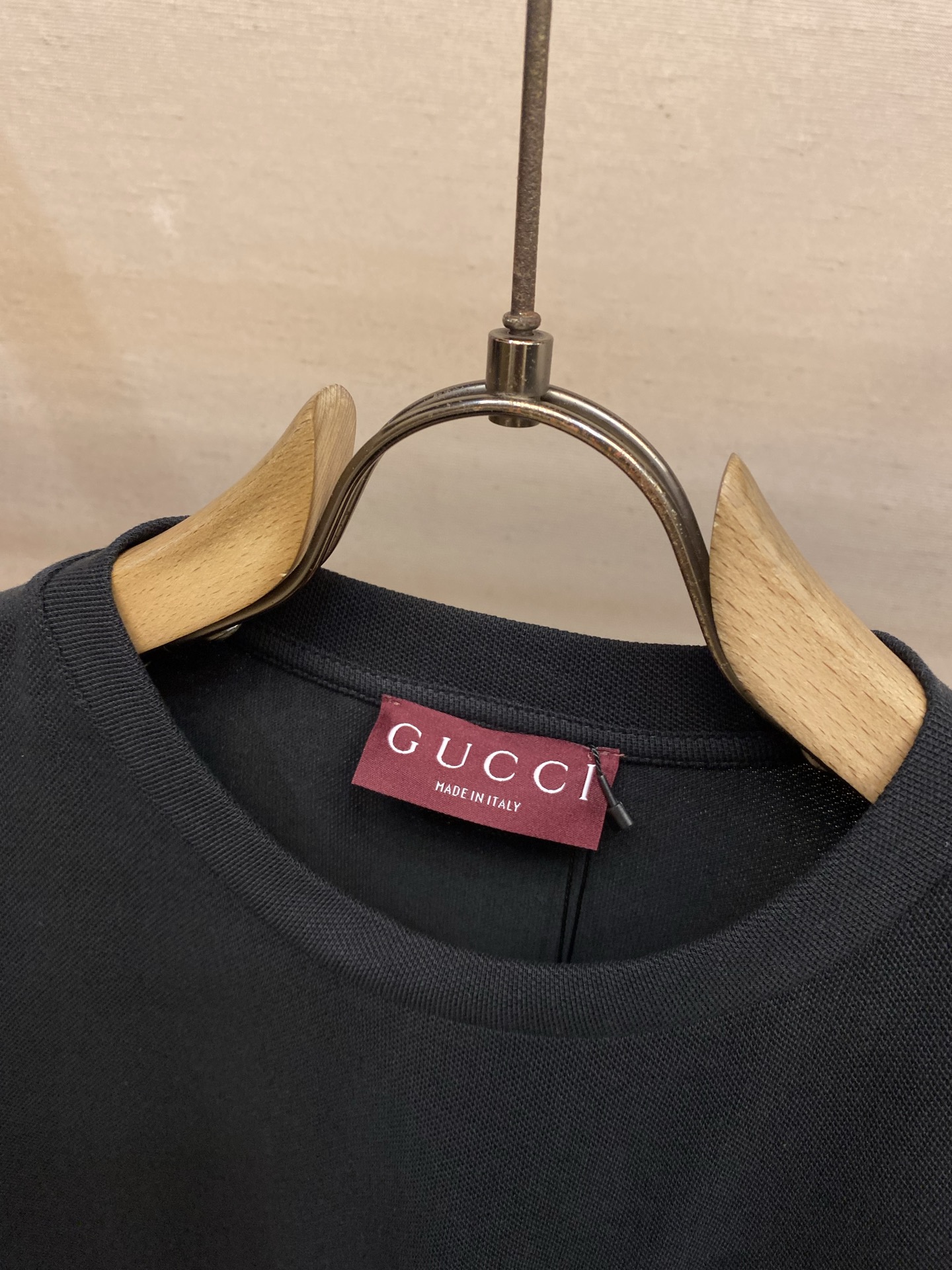 🌟🌟Gucci ，马衔扣刺绣圆领短袖发售色系：黑色、白色⚠️原¥6350购买；双纱珠地棉面料、马衔扣刺绣
