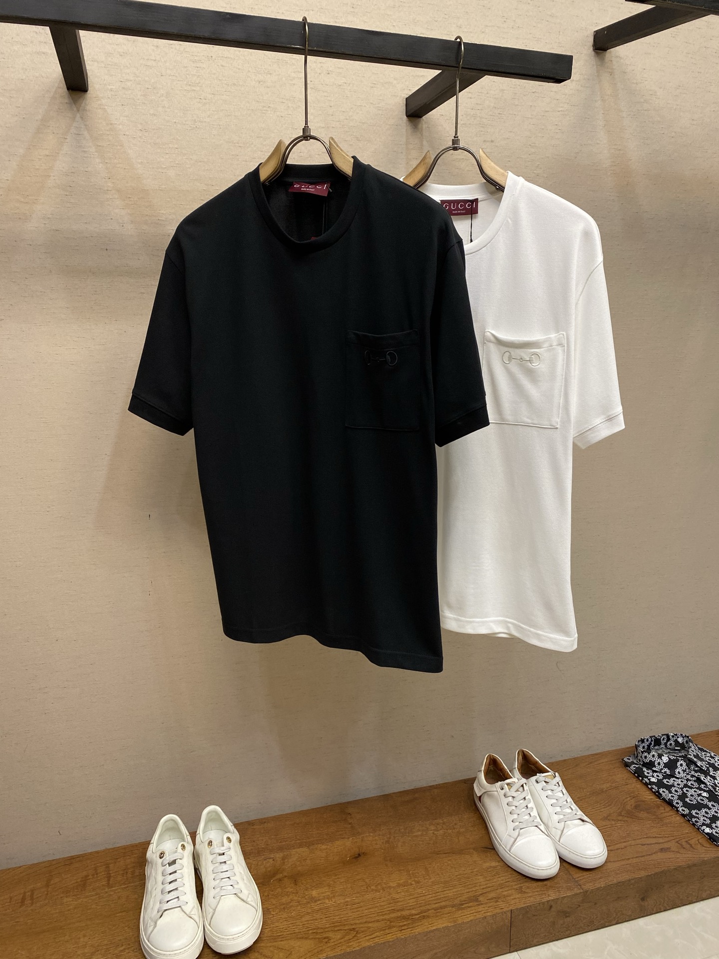 🌟🌟Gucci ，马衔扣刺绣圆领短袖发售色系：黑色、白色⚠️原¥6350购买；双纱珠地棉面料、马衔扣刺绣