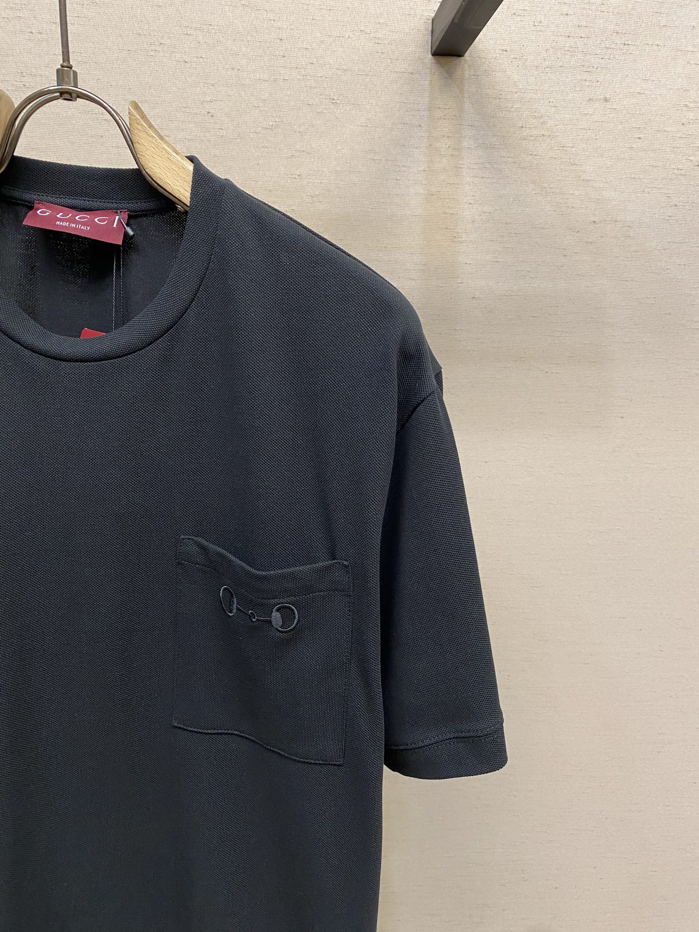 🌟🌟Gucci ，马衔扣刺绣圆领短袖发售色系：黑色、白色⚠️原¥6350购买；双纱珠地棉面料、马衔扣刺绣