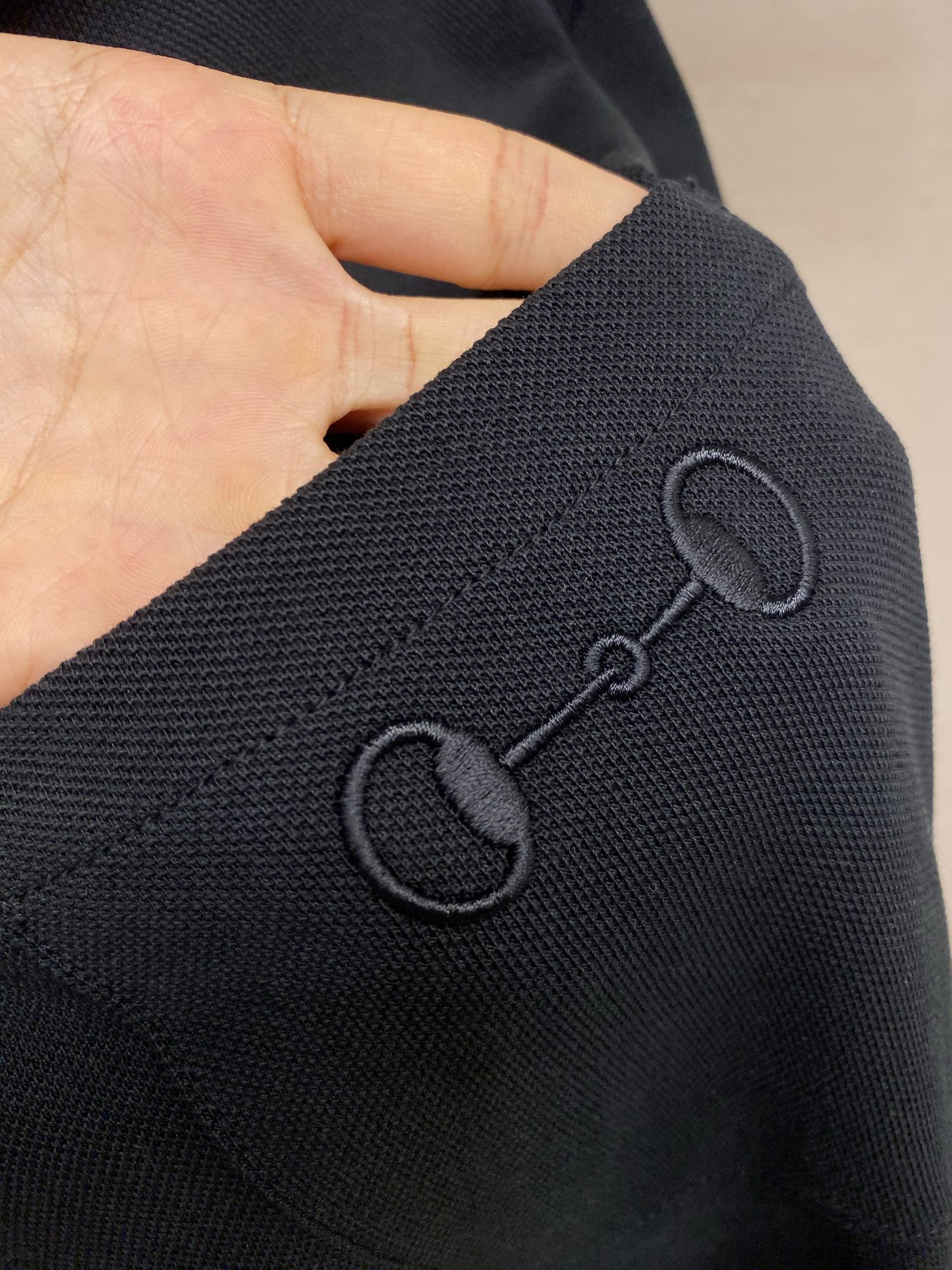 🌟🌟Gucci ，马衔扣刺绣圆领短袖发售色系：黑色、白色⚠️原¥6350购买；双纱珠地棉面料、马衔扣刺绣