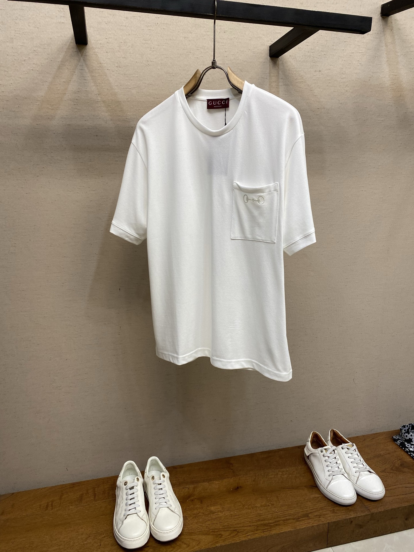 🌟🌟Gucci ，马衔扣刺绣圆领短袖发售色系：黑色、白色⚠️原¥6350购买；双纱珠地棉面料、马衔扣刺绣