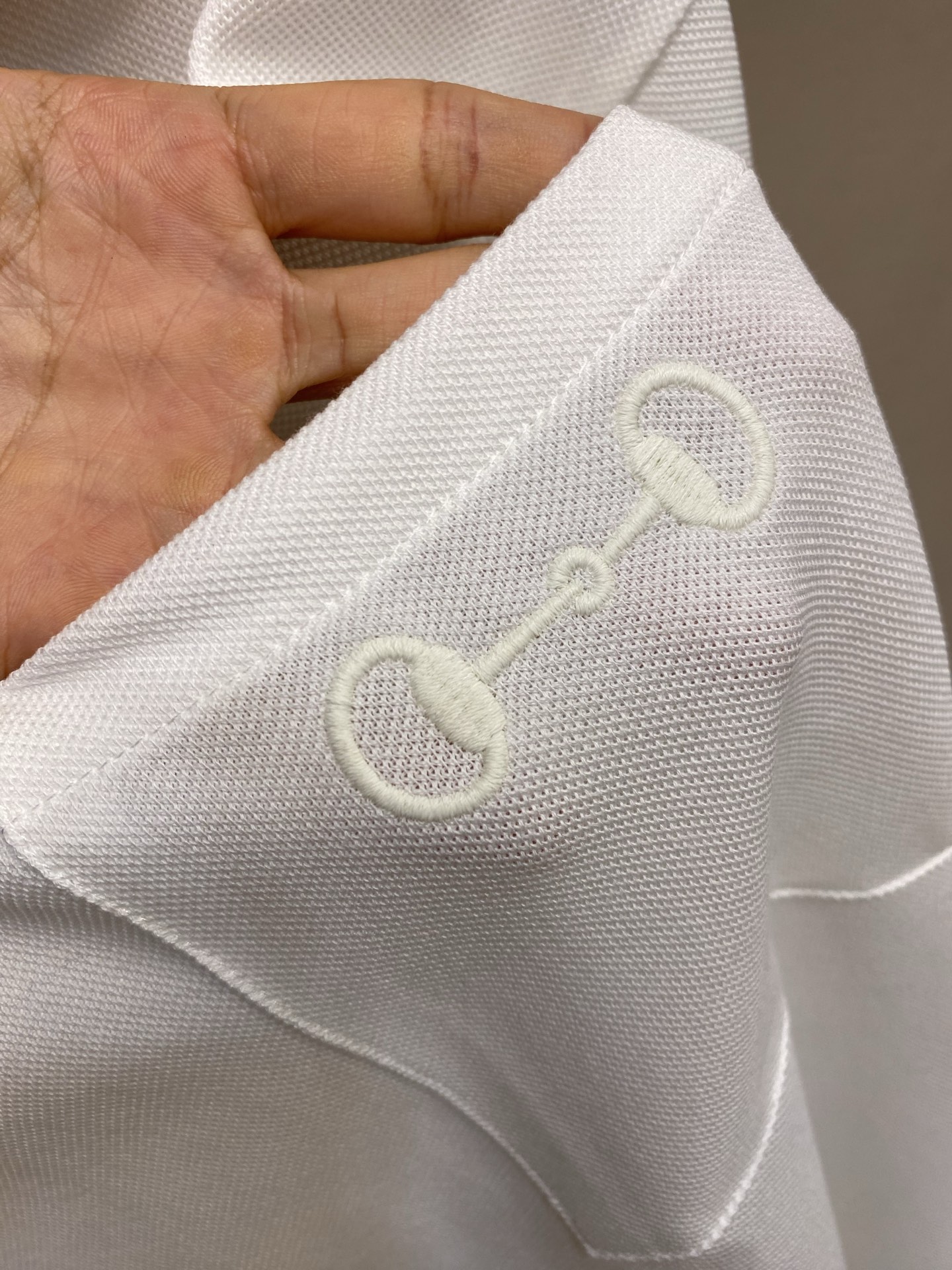 🌟🌟Gucci ，马衔扣刺绣圆领短袖发售色系：黑色、白色⚠️原¥6350购买；双纱珠地棉面料、马衔扣刺绣