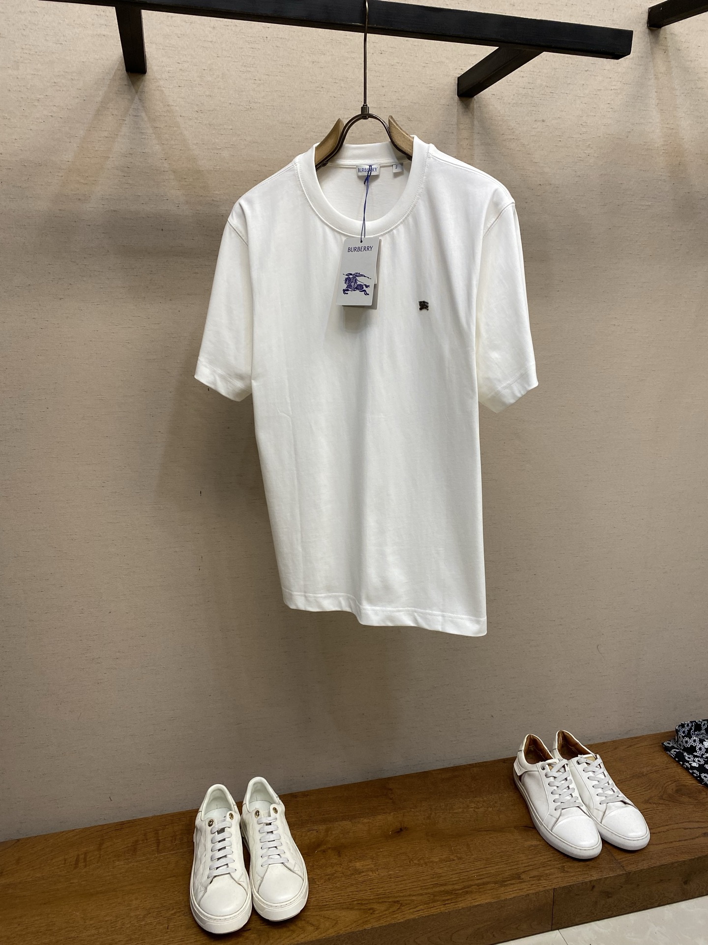🌟🌟 BBR ，金属铁马圆领短袖发售色系：黑色、白色⚠️原,550购买；中厚平织棉面料、复古感金属马术骑