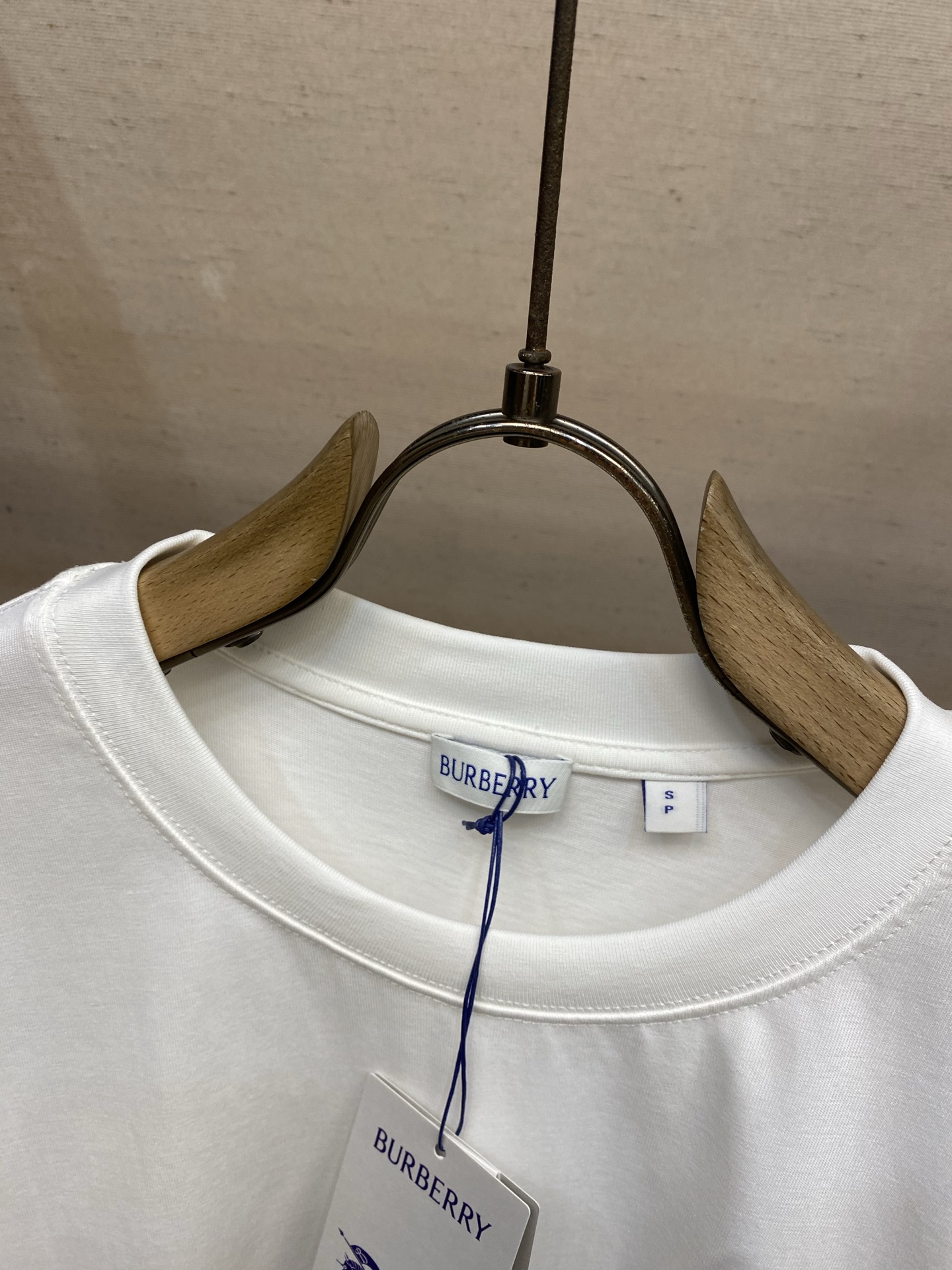 🌟🌟 BBR ，金属铁马圆领短袖发售色系：黑色、白色⚠️原,550购买；中厚平织棉面料、复古感金属马术骑